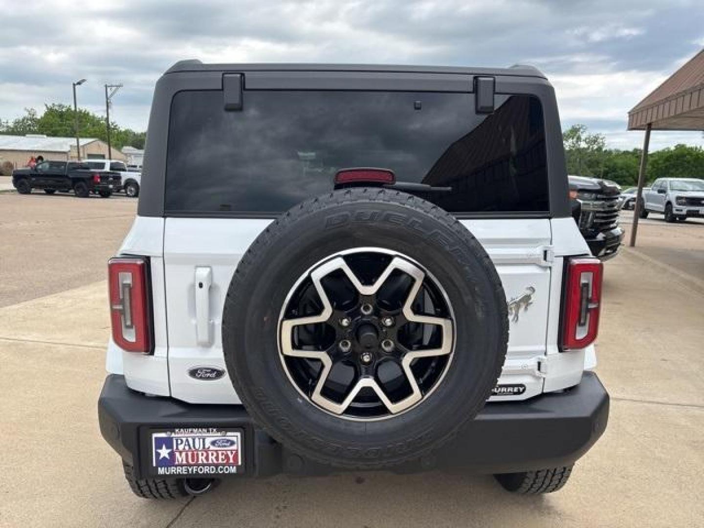 2025 Oxford White /Black Onyx Interior Ford Bronco Outer Banks (1FMEE8BP0SL) with an 2.7L EcoBoost V6 engine, Automatic transmission, located at 1105 E Mulberry, Kaufman, TX, 75142, (972) 962-2151, 32.589550, -96.300926 - Oxford White 2025 Ford Bronco 4D Sport Utility Outer Banks 4WD 10-Speed Automatic 2.7L EcoBoost V6<br><br>Recent Arrival!<br><br><br>Please call Paul Murrey Ford Inc. In Kaufman Texas A Family Dealership Since 1952 Serving the Dallas Fort Worth and East Texas areas for over 70 years. Please call 972 - Photo#4