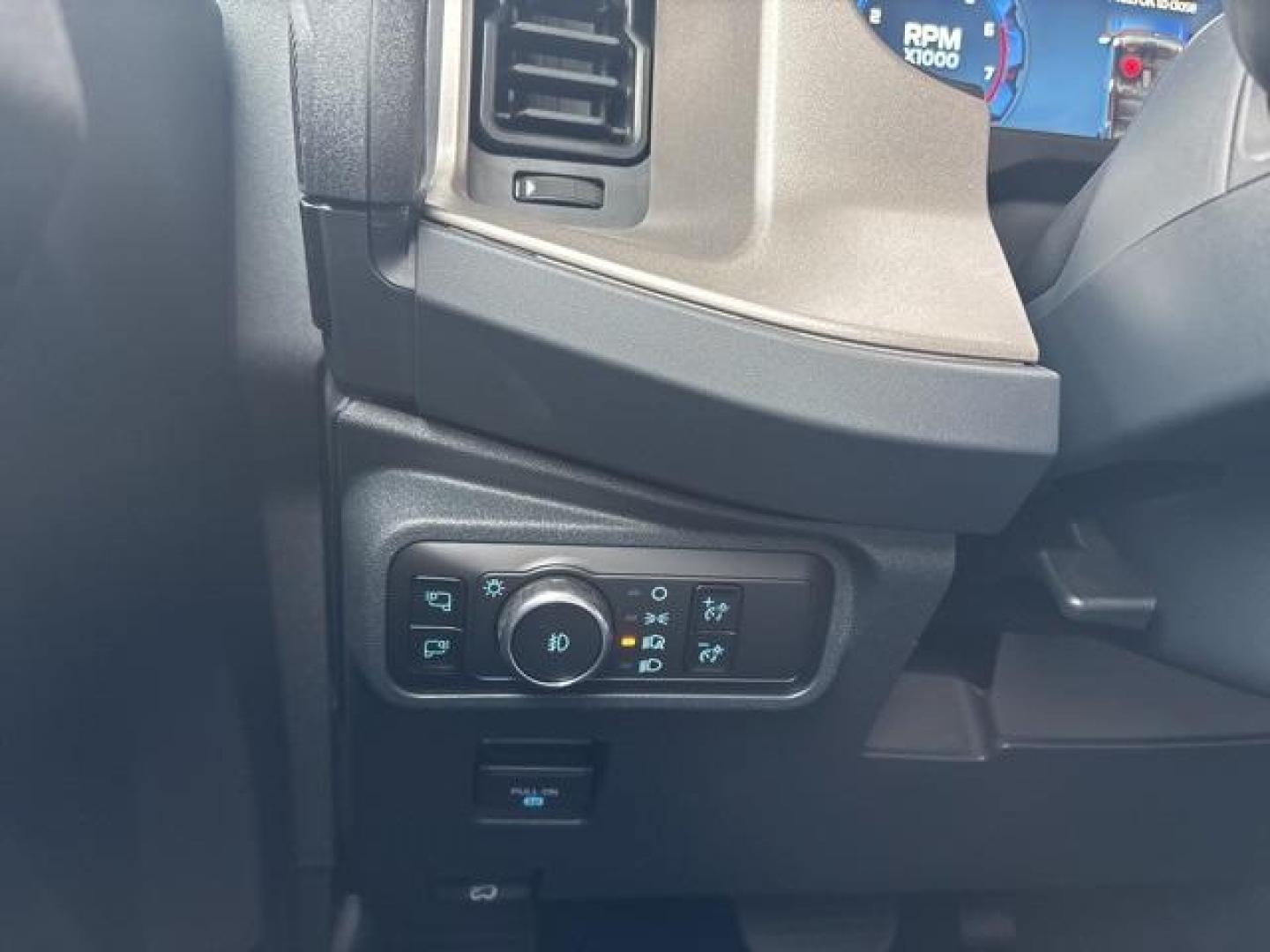 2025 Oxford White /Black Onyx Interior Ford Bronco Outer Banks (1FMEE8BP0SL) with an 2.7L EcoBoost V6 engine, Automatic transmission, located at 1105 E Mulberry, Kaufman, TX, 75142, (972) 962-2151, 32.589550, -96.300926 - Oxford White 2025 Ford Bronco 4D Sport Utility Outer Banks 4WD 10-Speed Automatic 2.7L EcoBoost V6<br><br>Recent Arrival!<br><br><br>Please call Paul Murrey Ford Inc. In Kaufman Texas A Family Dealership Since 1952 Serving the Dallas Fort Worth and East Texas areas for over 70 years. Please call 972 - Photo#18