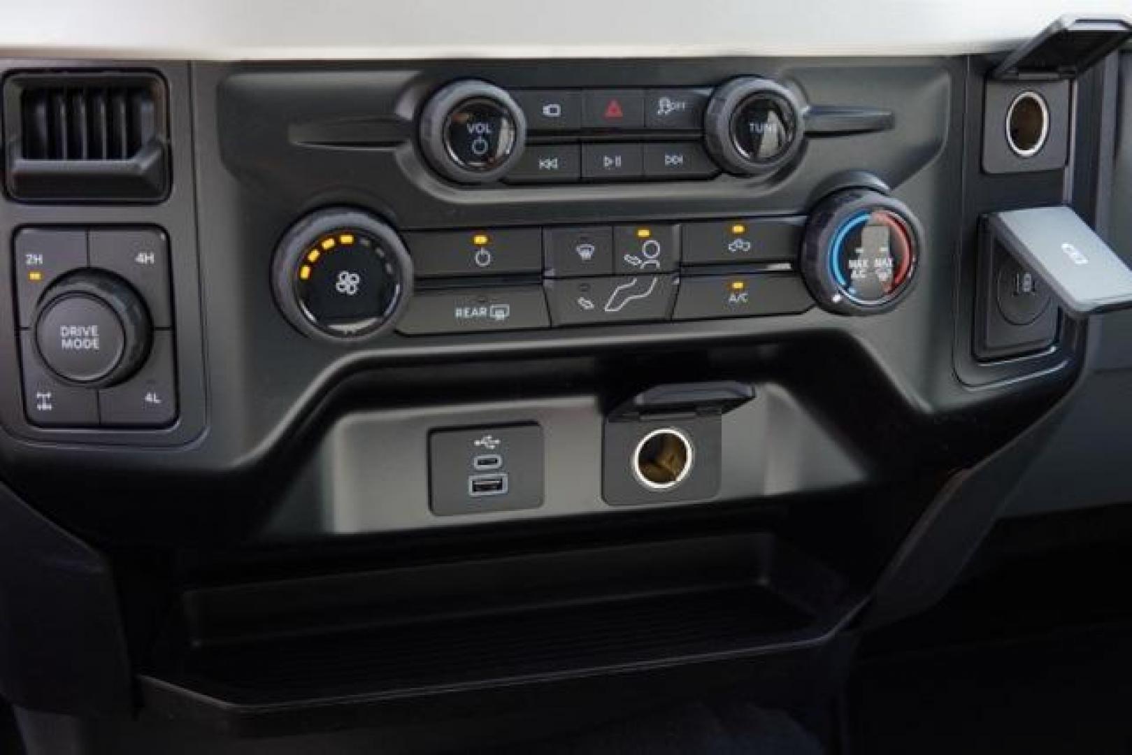 2025 Oxford White /Medium Dark Slate Ford F-350SD XL (1FT8W3BT5SE) with an Power Stroke 6.7L V8 DI 32V OHV Turbodiesel engine, Automatic transmission, located at 1105 E Mulberry, Kaufman, TX, 75142, (972) 962-2151, 32.589550, -96.300926 - Oxford White 2025 Ford F-350SD 4D Crew Cab XL 4WD 10-Speed Automatic Power Stroke 6.7L V8 DI 32V OHV Turbodiesel 4WD.<br><br><br>Please call Paul Murrey Ford Inc. In Kaufman Texas A Family Dealership Since 1952 Serving the Dallas Fort Worth and East Texas areas for over 70 years. Please call 972-962 - Photo#20