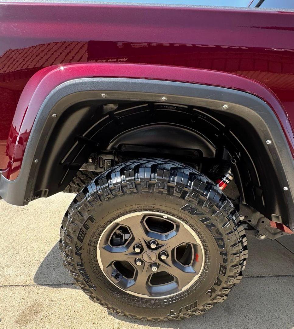 2022 Snazzberry Pearlcoat /Black Jeep Gladiator Rubicon (1C6JJTBG7NL) with an 3.6L V6 24V VVT engine, Automatic transmission, located at 1105 E Mulberry, Kaufman, TX, 75142, (972) 962-2151, 32.589550, -96.300926 - Snazzberry Pearlcoat 2022 Jeep Gladiator 4D Crew Cab Rubicon 4WD 8-Speed Automatic 3.6L V6 24V VVT Priced below KBB Fair Purchase Price!<br><br><br>Recent Arrival! Odometer is 48175 miles below market average!<br><br><br>Please call Paul Murrey Ford Inc. In Kaufman Texas A Family Dealership Since 19 - Photo#11