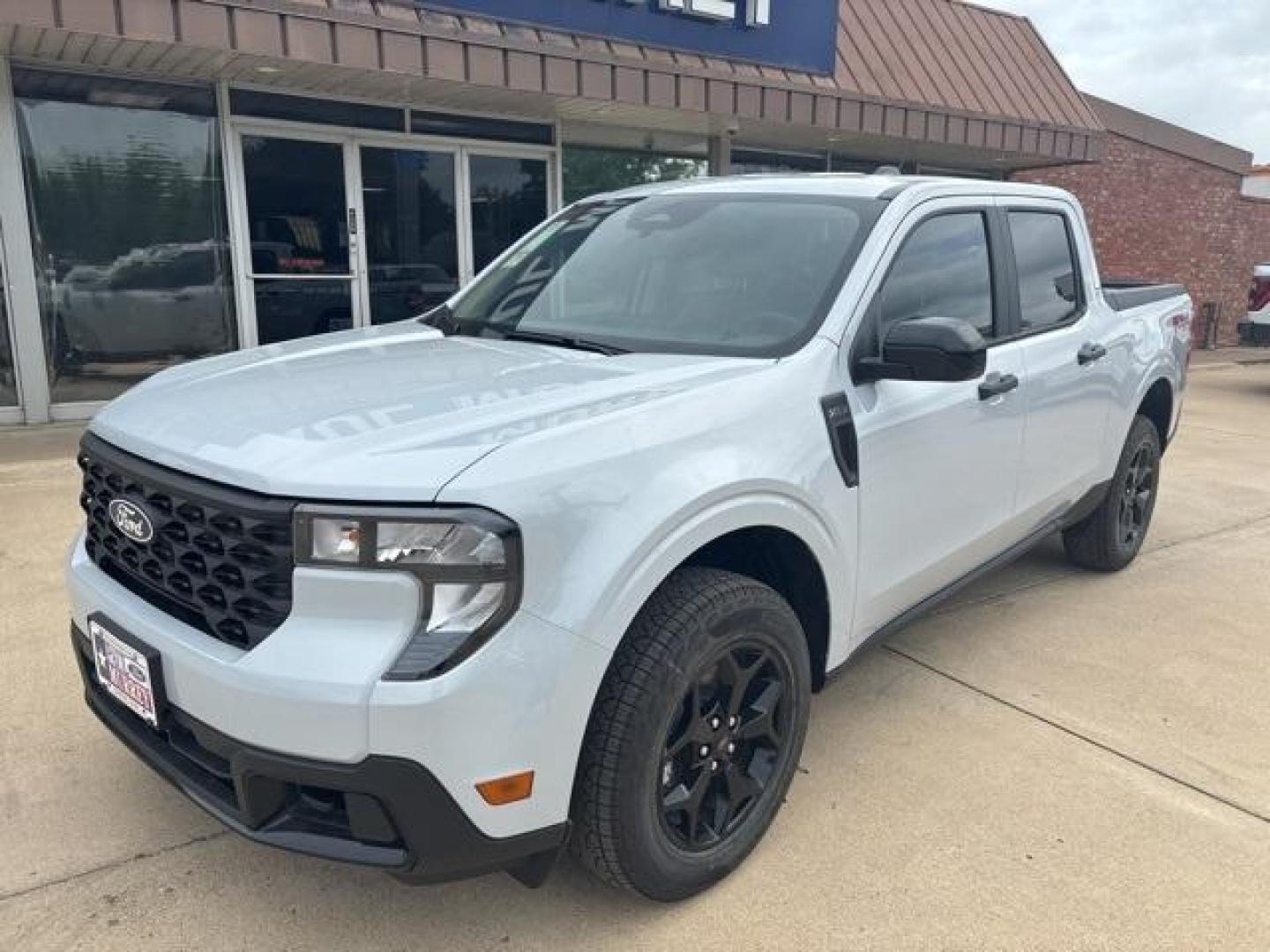2025 White Metallic /Navy Pier/Aspen Gray Ford Maverick XLT (3FTTW8JA8SR) with an EcoBoost 2.0L I4 GTDi DOHC Turbocharged VCT engine, CVT transmission, located at 1105 E Mulberry, Kaufman, TX, 75142, (972) 962-2151, 32.589550, -96.300926 - White Metallic 2025 Ford Maverick 4D Crew Cab XLT AWD CVT EcoBoost 2.0L I4 GTDi DOHC Turbocharged VCT<br><br>40/34 City/Highway MPG<br><br><br>Please call Paul Murrey Ford Inc. In Kaufman Texas A Family Dealership Since 1952 Serving the Dallas Fort Worth and East Texas areas for over 70 years. Pleas - Photo#1