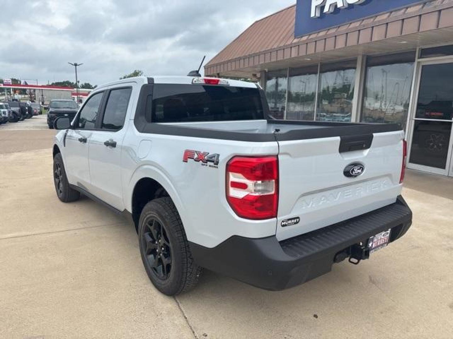 2025 White Metallic /Navy Pier/Aspen Gray Ford Maverick XLT (3FTTW8JA8SR) with an EcoBoost 2.0L I4 GTDi DOHC Turbocharged VCT engine, CVT transmission, located at 1105 E Mulberry, Kaufman, TX, 75142, (972) 962-2151, 32.589550, -96.300926 - White Metallic 2025 Ford Maverick 4D Crew Cab XLT AWD CVT EcoBoost 2.0L I4 GTDi DOHC Turbocharged VCT<br><br>40/34 City/Highway MPG<br><br><br>Please call Paul Murrey Ford Inc. In Kaufman Texas A Family Dealership Since 1952 Serving the Dallas Fort Worth and East Texas areas for over 70 years. Pleas - Photo#3
