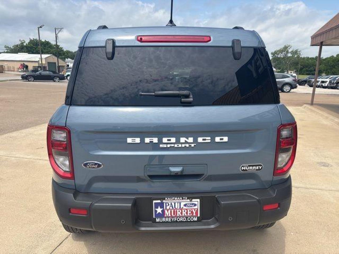 2025 Azure Gray Metallic /Medium Lt Smoked Truffle Ford Bronco Sport Big Bend (3FMCR9BN6SR) with an 1.5L EcoBoost engine, Automatic transmission, located at 1105 E Mulberry, Kaufman, TX, 75142, (972) 962-2151, 32.589550, -96.300926 - $3,872 off MSRP!<br><br><br>Azure Gray Metallic Tri-Coat 2025 Ford Bronco Sport 4D Sport Utility Big Bend 4WD 8-Speed Automatic 1.5L EcoBoost 25/30 City/Highway MPG<br><br>25/30 City/Highway MPG Price includes: $2500 - Retail Customer Cash. Exp. 03/31/2026 - Photo#4