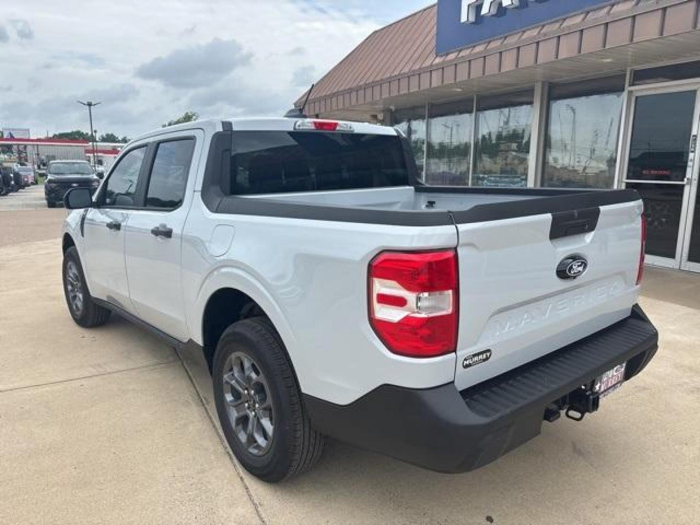 2025 Space White Metallic /Blue Ford Maverick XLT (3FTTW8H38SR) with an 2.5L I-4 Hybrid engine, CVT transmission, located at 1105 E Mulberry, Kaufman, TX, 75142, (972) 962-2151, 32.589550, -96.300926 - Space White Metallic 2025 Ford Maverick 4D Crew Cab XLT FWD CVT 2.5L I-4 Hybrid 2.5L I-4 Hybrid.<br><br>Recent Arrival! 42/35 City/Highway MPG<br><br><br>Please call Paul Murrey Ford Inc. In Kaufman Texas A Family Dealership Since 1952 Serving the Dallas Fort Worth and East Texas areas for over 70 y - Photo#3
