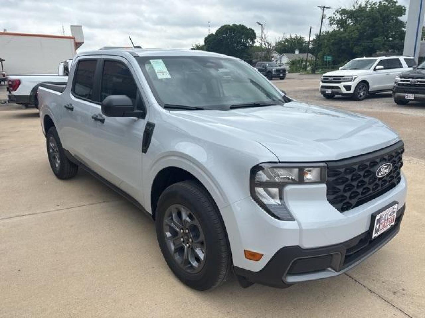 2025 Space White Metallic /Blue Ford Maverick XLT (3FTTW8H38SR) with an 2.5L I-4 Hybrid engine, CVT transmission, located at 1105 E Mulberry, Kaufman, TX, 75142, (972) 962-2151, 32.589550, -96.300926 - Space White Metallic 2025 Ford Maverick 4D Crew Cab XLT FWD CVT 2.5L I-4 Hybrid 2.5L I-4 Hybrid.<br><br>Recent Arrival! 42/35 City/Highway MPG<br><br><br>Please call Paul Murrey Ford Inc. In Kaufman Texas A Family Dealership Since 1952 Serving the Dallas Fort Worth and East Texas areas for over 70 y - Photo#6