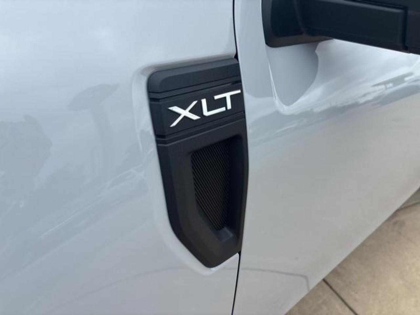 2025 Space White Metallic /Blue Ford Maverick XLT (3FTTW8H38SR) with an 2.5L I-4 Hybrid engine, CVT transmission, located at 1105 E Mulberry, Kaufman, TX, 75142, (972) 962-2151, 32.589550, -96.300926 - Space White Metallic 2025 Ford Maverick 4D Crew Cab XLT FWD CVT 2.5L I-4 Hybrid 2.5L I-4 Hybrid.<br><br>Recent Arrival! 42/35 City/Highway MPG<br><br><br>Please call Paul Murrey Ford Inc. In Kaufman Texas A Family Dealership Since 1952 Serving the Dallas Fort Worth and East Texas areas for over 70 y - Photo#8