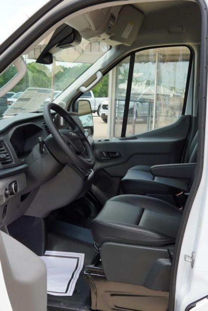 2025 Oxford White /Dark Palazzo Gray Ford Transit-250 Base (1FTBR1C88SK) with an 3.5L V6 Flex Fuel engine, Automatic transmission, located at 1105 E Mulberry, Kaufman, TX, 75142, (972) 962-2151, 32.589550, -96.300926 - $8,525 off MSRP! Priced below KBB Fair Purchase Price!<br><br><br>Oxford White 2025 Ford Transit-250 3D Cargo Van RWD 10-Speed Automatic with Overdrive 3.5L V6 Flex Fuel Price includes: $6000 - Retail Customer Cash. Exp. 03/31/2026 - Photo#3