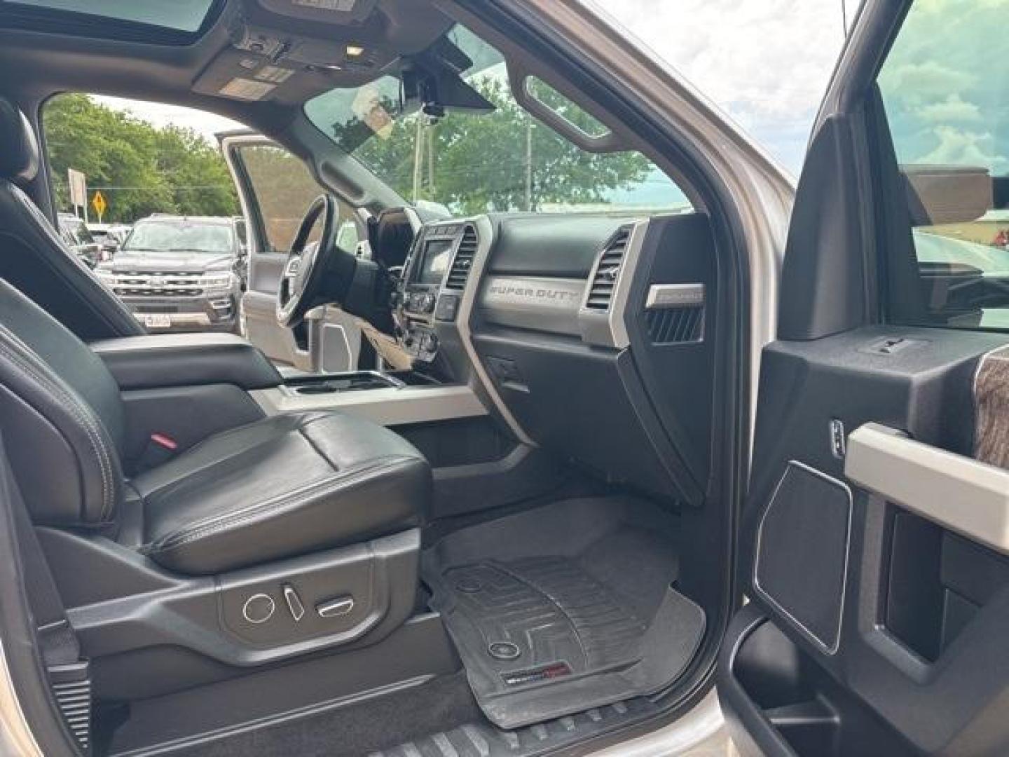 2017 Ingot Silver /Black Ford F-350SD Lariat (1FT8W3BT3HE) with an Power Stroke 6.7L V8 DI 32V OHV Turbodiesel engine, Automatic transmission, located at 1105 E Mulberry, Kaufman, TX, 75142, (972) 962-2151, 32.589550, -96.300926 - Photo#16