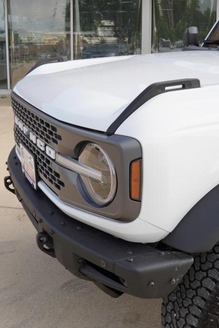 2025 Oxford White /Black Onyx Ford Bronco Badlands (1FMEE9BP1SL) with an 2.7L EcoBoost V6 engine, Automatic transmission, located at 1105 E Mulberry, Kaufman, TX, 75142, (972) 962-2151, 32.589550, -96.300926 - Photo#2