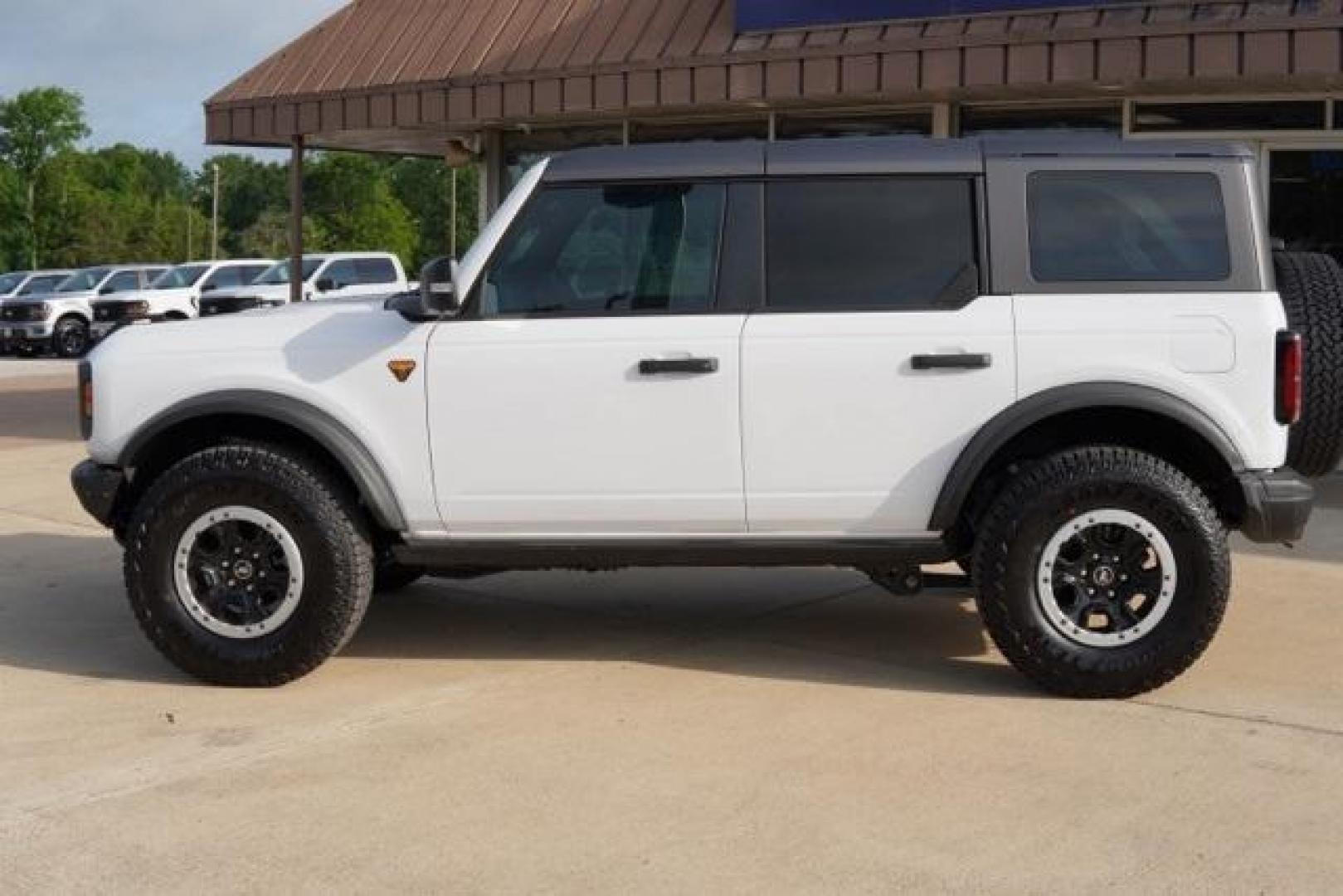 2025 Oxford White /Black Onyx Ford Bronco Badlands (1FMEE9BP1SL) with an 2.7L EcoBoost V6 engine, Automatic transmission, located at 1105 E Mulberry, Kaufman, TX, 75142, (972) 962-2151, 32.589550, -96.300926 - Photo#5