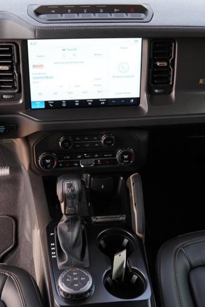 2025 Oxford White /Black Onyx Ford Bronco Badlands (1FMEE9BP1SL) with an 2.7L EcoBoost V6 engine, Automatic transmission, located at 1105 E Mulberry, Kaufman, TX, 75142, (972) 962-2151, 32.589550, -96.300926 - Photo#10