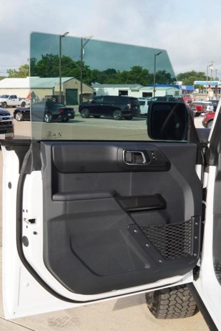 2025 Oxford White /Black Onyx Ford Bronco Badlands (1FMEE9BP1SL) with an 2.7L EcoBoost V6 engine, Automatic transmission, located at 1105 E Mulberry, Kaufman, TX, 75142, (972) 962-2151, 32.589550, -96.300926 - Photo#12
