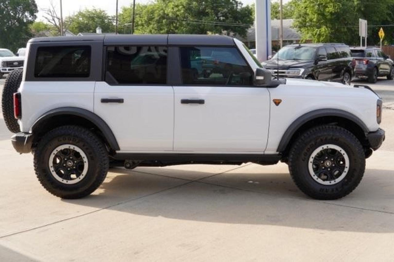 2025 Oxford White /Black Onyx Ford Bronco Badlands (1FMEE9BP1SL) with an 2.7L EcoBoost V6 engine, Automatic transmission, located at 1105 E Mulberry, Kaufman, TX, 75142, (972) 962-2151, 32.589550, -96.300926 - Photo#20