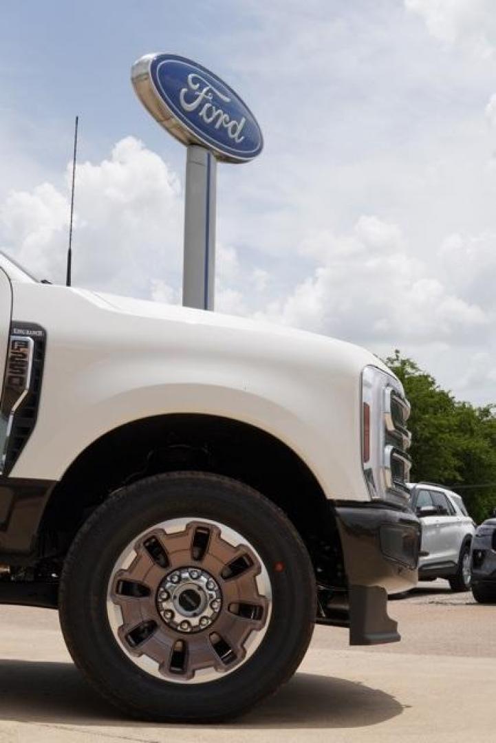 2025 Star White Metallic Tri-Coat /40 Console 40 Seat Ford F-250SD King Ranch (1FT8W2BM5SE) with an 6.7L High Output Power Stroke V8 Diesel engine, Automatic transmission, located at 1105 E Mulberry, Kaufman, TX, 75142, (972) 962-2151, 32.589550, -96.300926 - Photo#21
