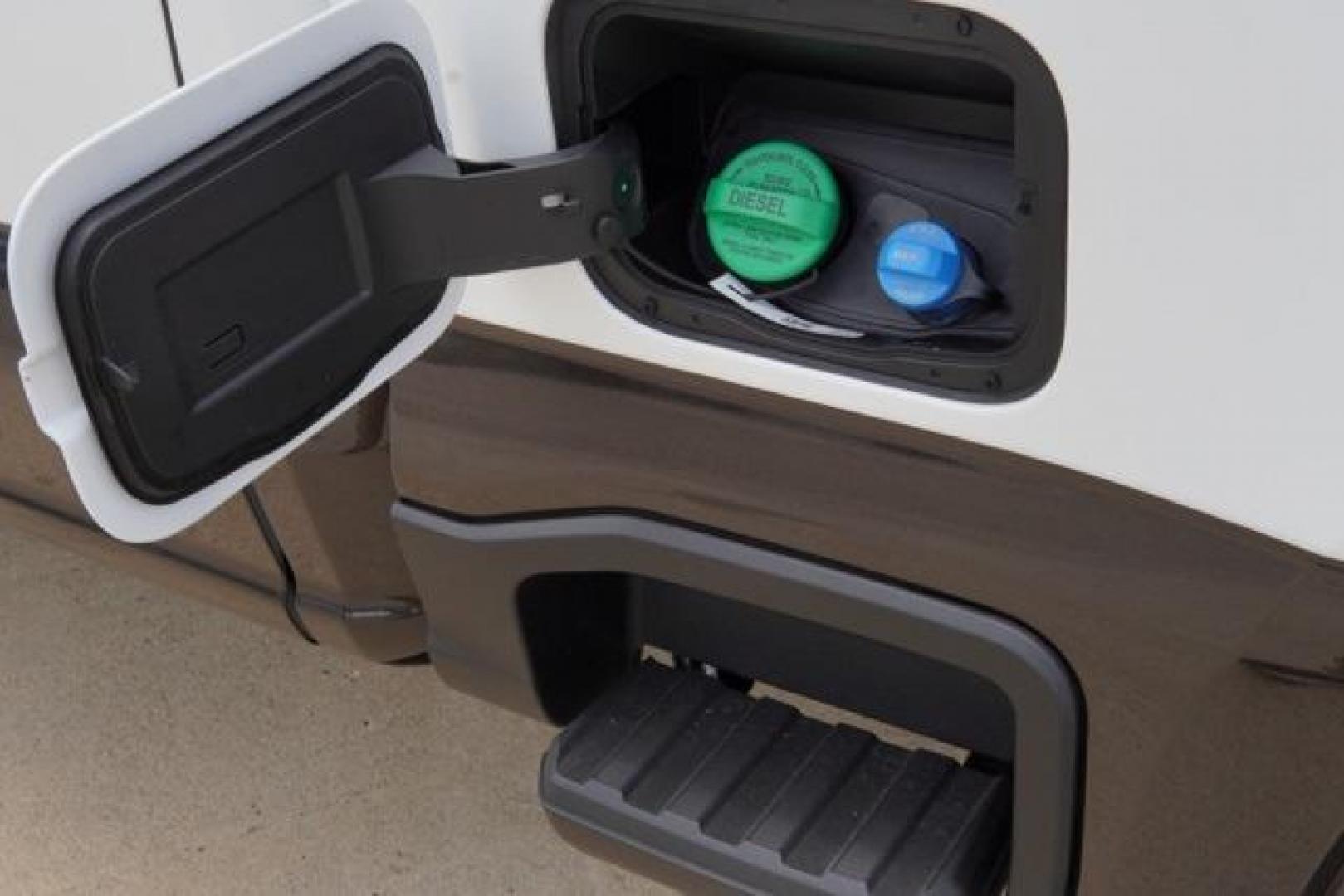2025 Star White Metallic Tri-Coat /40 Console 40 Seat Ford F-250SD King Ranch (1FT8W2BM5SE) with an 6.7L High Output Power Stroke V8 Diesel engine, Automatic transmission, located at 1105 E Mulberry, Kaufman, TX, 75142, (972) 962-2151, 32.589550, -96.300926 - Photo#27