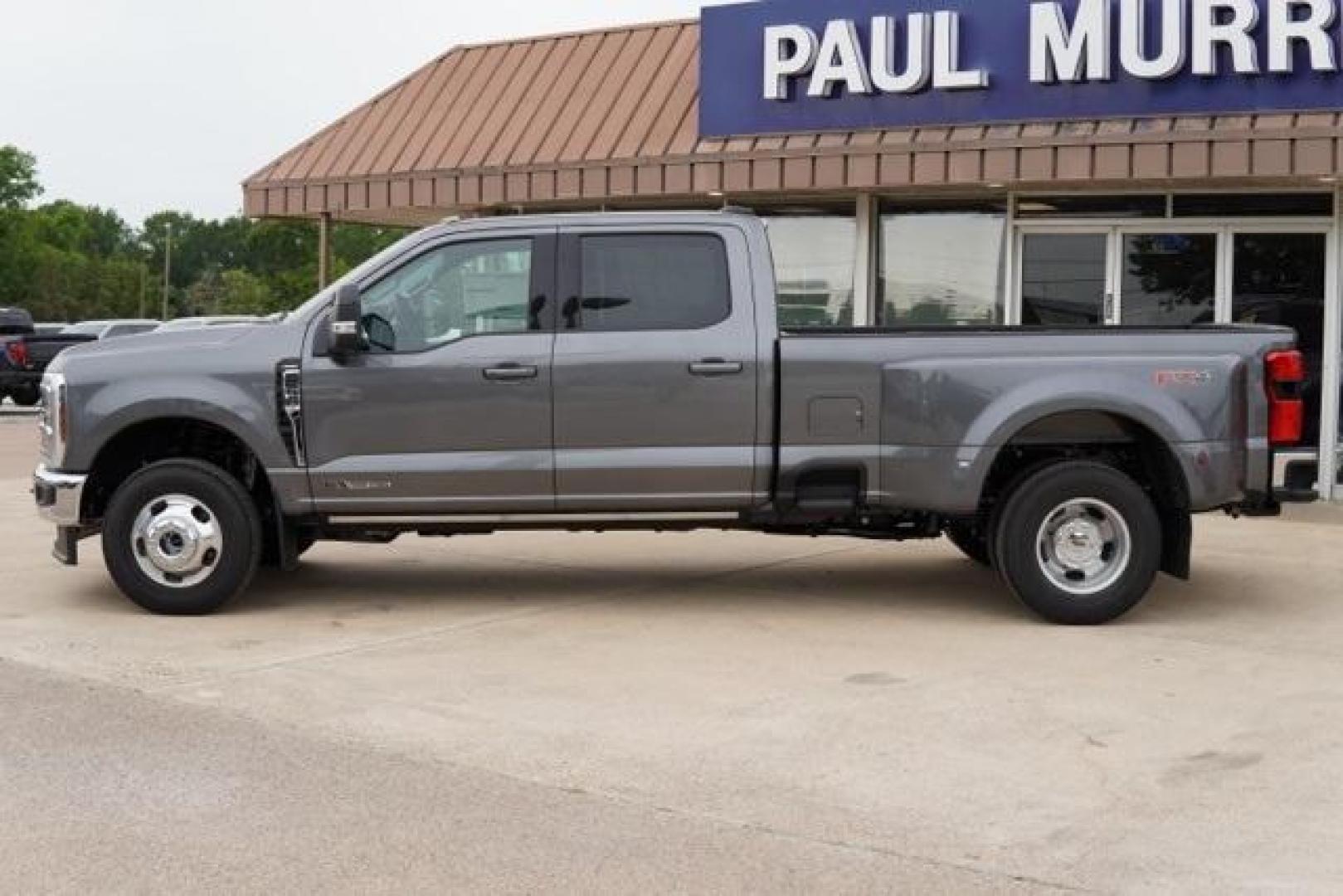 2025 Carbonized Gray Metallic /Black Onyx Ford F-350SD Lariat (1FT8W3DT2SE) with an Power Stroke 6.7L V8 DI 32V OHV Turbodiesel engine, Automatic transmission, located at 1105 E Mulberry, Kaufman, TX, 75142, (972) 962-2151, 32.589550, -96.300926 - Carbonized Gray Metallic 2025 Ford F-350SD 4D Crew Cab Lariat DRW 4WD 10-Speed Automatic Power Stroke 6.7L V8 DI 32V OHV Turbodiesel 4WD.<br><br><br>Please call Paul Murrey Ford Inc. In Kaufman Texas A Family Dealership Since 1952 Serving the Dallas Fort Worth and East Texas areas for over 70 years. - Photo#1