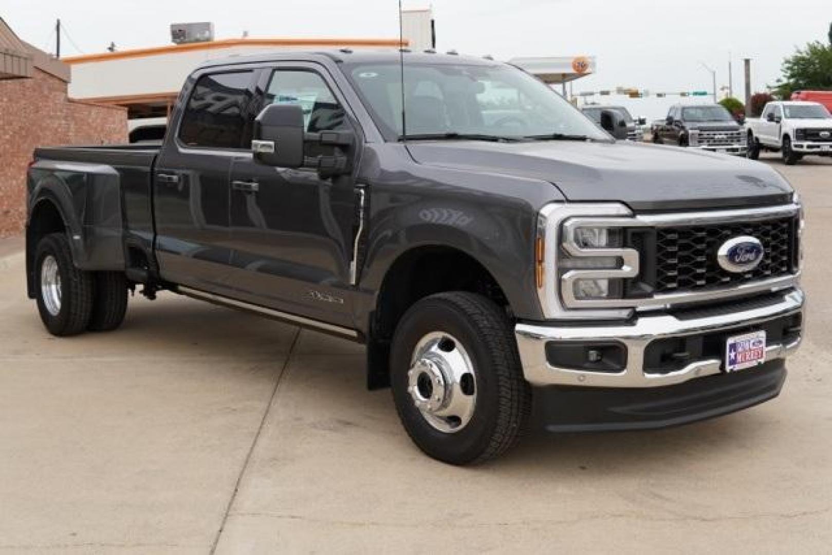 2025 Carbonized Gray Metallic /Black Onyx Ford F-350SD Lariat (1FT8W3DT2SE) with an Power Stroke 6.7L V8 DI 32V OHV Turbodiesel engine, Automatic transmission, located at 1105 E Mulberry, Kaufman, TX, 75142, (972) 962-2151, 32.589550, -96.300926 - Carbonized Gray Metallic 2025 Ford F-350SD 4D Crew Cab Lariat DRW 4WD 10-Speed Automatic Power Stroke 6.7L V8 DI 32V OHV Turbodiesel 4WD.<br><br><br>Please call Paul Murrey Ford Inc. In Kaufman Texas A Family Dealership Since 1952 Serving the Dallas Fort Worth and East Texas areas for over 70 years. - Photo#6