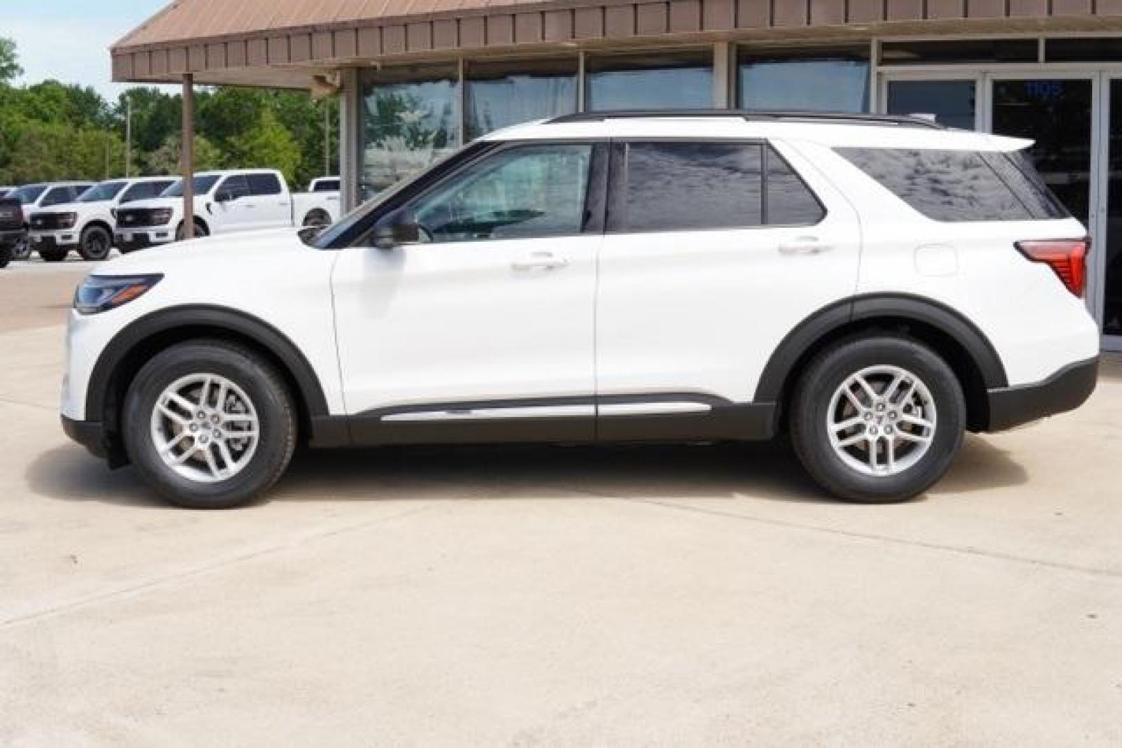 2025 Star White Metallic Tri-Coat /Gray Ford Explorer Active (1FMUK7DH3SG) with an 2.3L EcoBoost I-4 engine, Automatic transmission, located at 1105 E Mulberry, Kaufman, TX, 75142, (972) 962-2151, 32.589550, -96.300926 - Photo#1