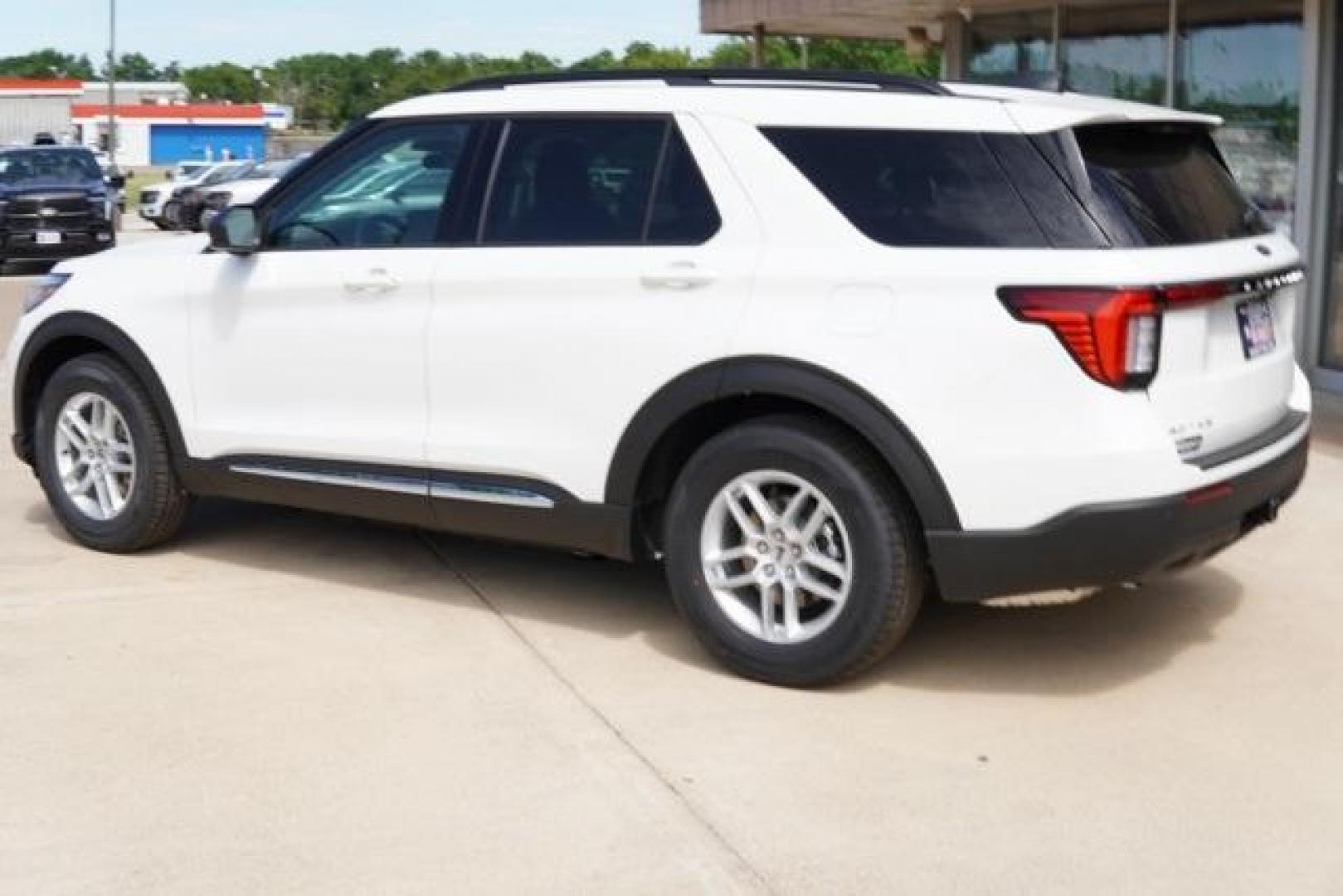 2025 Star White Metallic Tri-Coat /Gray Ford Explorer Active (1FMUK7DH3SG) with an 2.3L EcoBoost I-4 engine, Automatic transmission, located at 1105 E Mulberry, Kaufman, TX, 75142, (972) 962-2151, 32.589550, -96.300926 - Photo#2