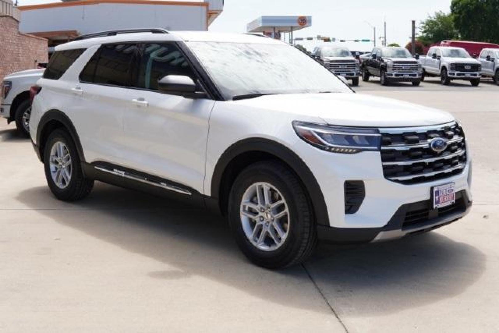 2025 Star White Metallic Tri-Coat /Gray Ford Explorer Active (1FMUK7DH3SG) with an 2.3L EcoBoost I-4 engine, Automatic transmission, located at 1105 E Mulberry, Kaufman, TX, 75142, (972) 962-2151, 32.589550, -96.300926 - Photo#5