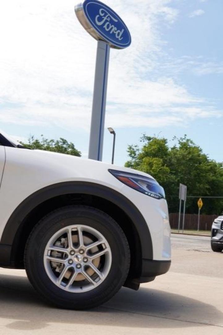 2025 Star White Metallic Tri-Coat /Gray Ford Explorer Active (1FMUK7DH3SG) with an 2.3L EcoBoost I-4 engine, Automatic transmission, located at 1105 E Mulberry, Kaufman, TX, 75142, (972) 962-2151, 32.589550, -96.300926 - Photo#7