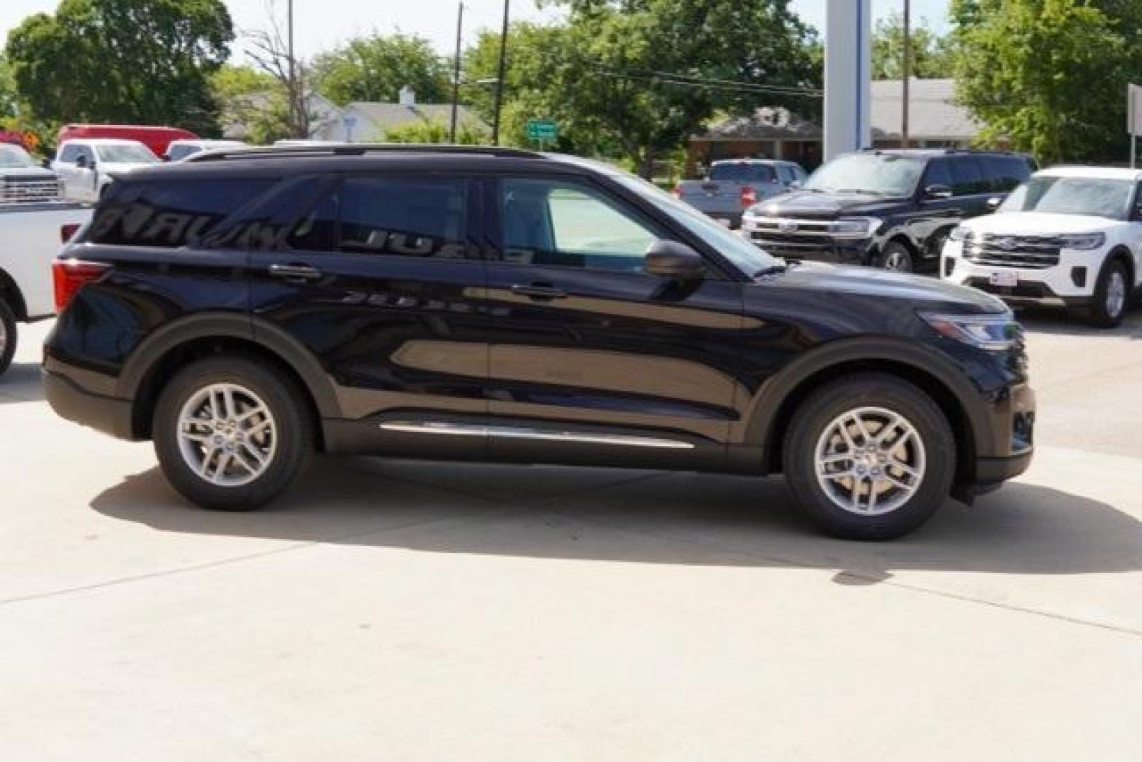 2025 Agate Black Metallic /Gray Ford Explorer Active (1FMUK7DH6SG) with an 2.3L EcoBoost I-4 engine, Automatic transmission, located at 1105 E Mulberry, Kaufman, TX, 75142, (972) 962-2151, 32.589550, -96.300926 - Photo#5