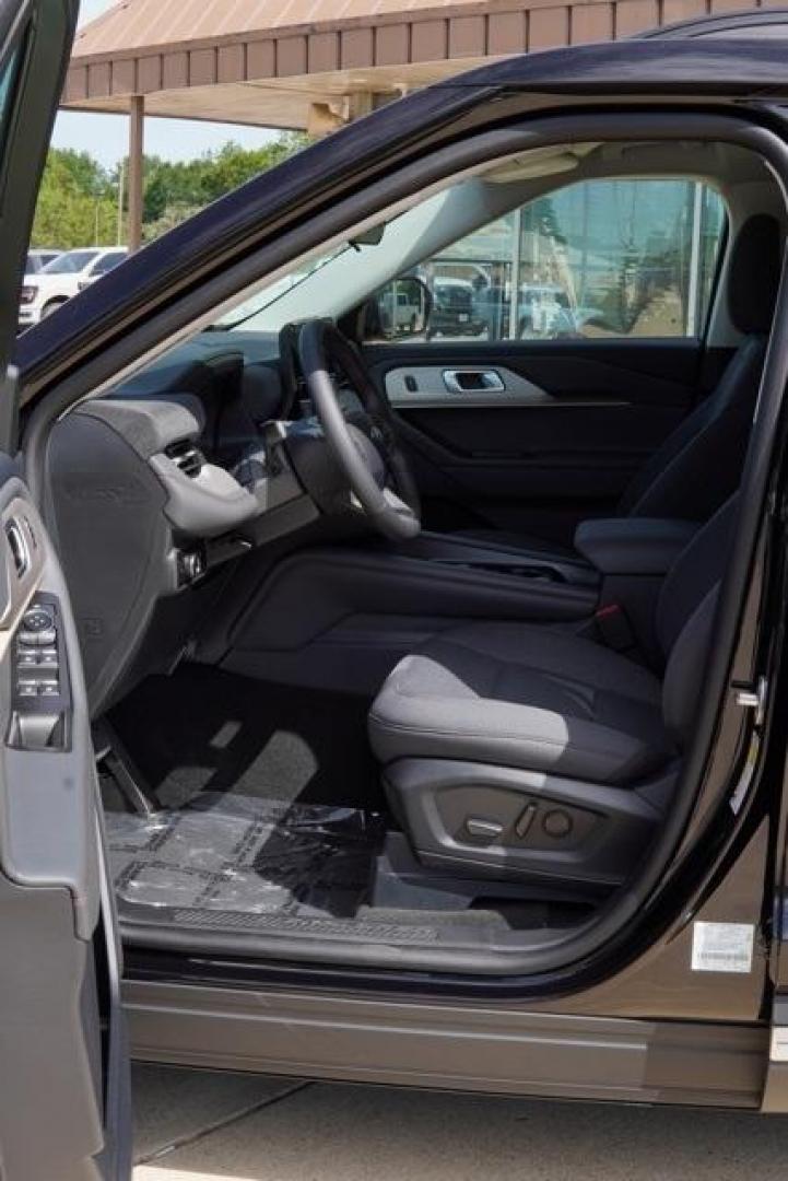 2025 Agate Black Metallic /Gray Ford Explorer Active (1FMUK7DH6SG) with an 2.3L EcoBoost I-4 engine, Automatic transmission, located at 1105 E Mulberry, Kaufman, TX, 75142, (972) 962-2151, 32.589550, -96.300926 - Photo#10