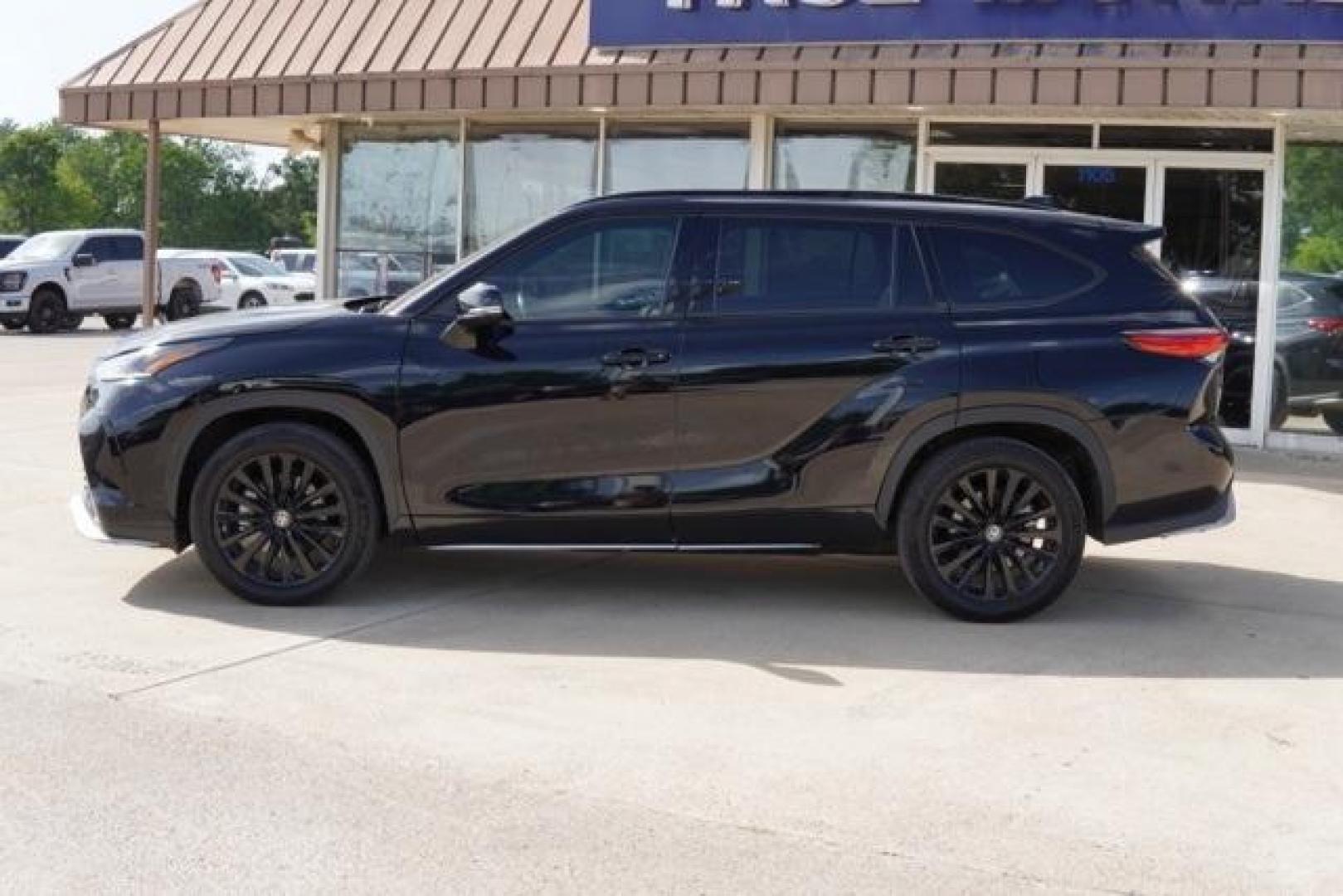 2023 Midnight Black Metallic Toyota Highlander L (5TDKDRAH7PS) with an 2.4L I4 PDI Turbocharged DOHC 16V LEV3-SULEV30 265hp engine, Automatic transmission, located at 1105 E Mulberry, Kaufman, TX, 75142, (972) 962-2151, 32.589550, -96.300926 - Photo#1