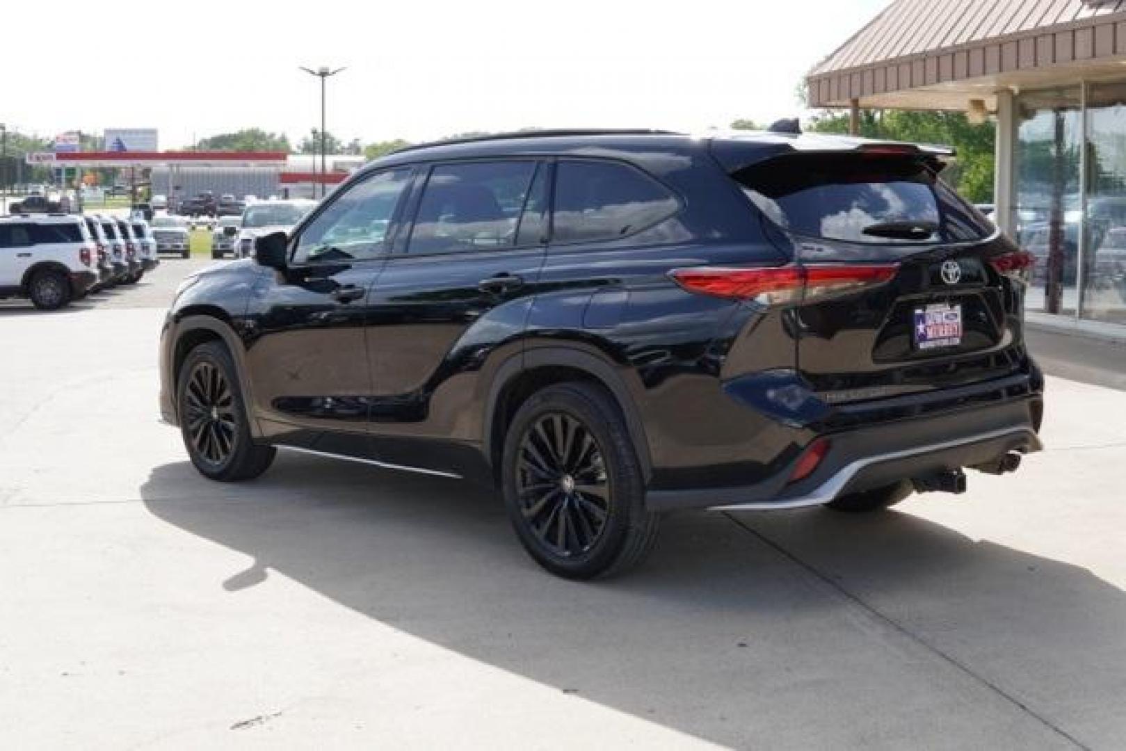 2023 Midnight Black Metallic Toyota Highlander L (5TDKDRAH7PS) with an 2.4L I4 PDI Turbocharged DOHC 16V LEV3-SULEV30 265hp engine, Automatic transmission, located at 1105 E Mulberry, Kaufman, TX, 75142, (972) 962-2151, 32.589550, -96.300926 - Photo#2