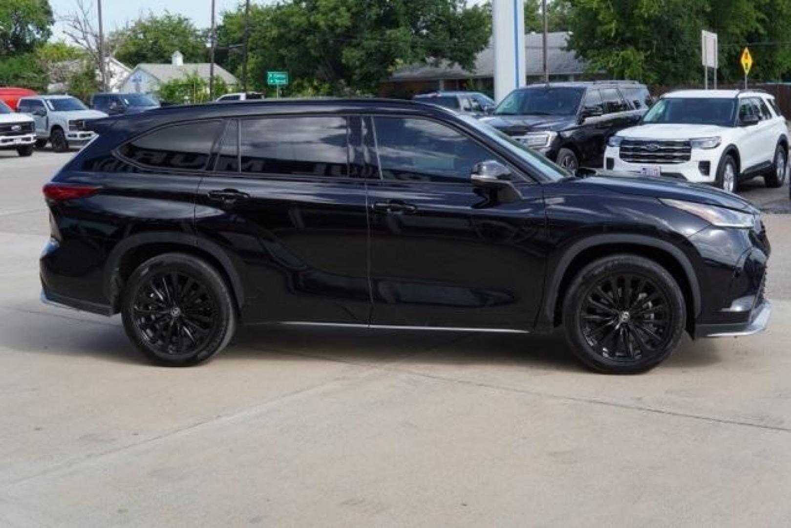 2023 Midnight Black Metallic Toyota Highlander L (5TDKDRAH7PS) with an 2.4L I4 PDI Turbocharged DOHC 16V LEV3-SULEV30 265hp engine, Automatic transmission, located at 1105 E Mulberry, Kaufman, TX, 75142, (972) 962-2151, 32.589550, -96.300926 - Photo#5