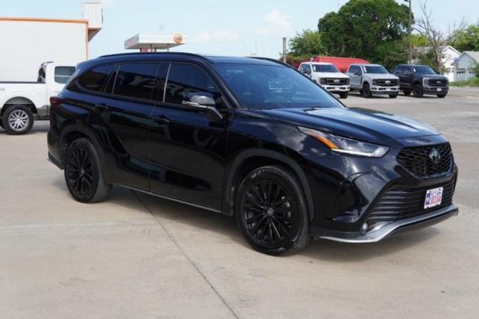 2023 Midnight Black Metallic Toyota Highlander L (5TDKDRAH7PS) with an 2.4L I4 PDI Turbocharged DOHC 16V LEV3-SULEV30 265hp engine, Automatic transmission, located at 1105 E Mulberry, Kaufman, TX, 75142, (972) 962-2151, 32.589550, -96.300926 - Photo#6