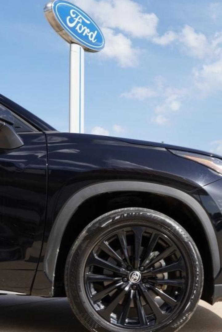 2023 Midnight Black Metallic Toyota Highlander L (5TDKDRAH7PS) with an 2.4L I4 PDI Turbocharged DOHC 16V LEV3-SULEV30 265hp engine, Automatic transmission, located at 1105 E Mulberry, Kaufman, TX, 75142, (972) 962-2151, 32.589550, -96.300926 - Photo#8