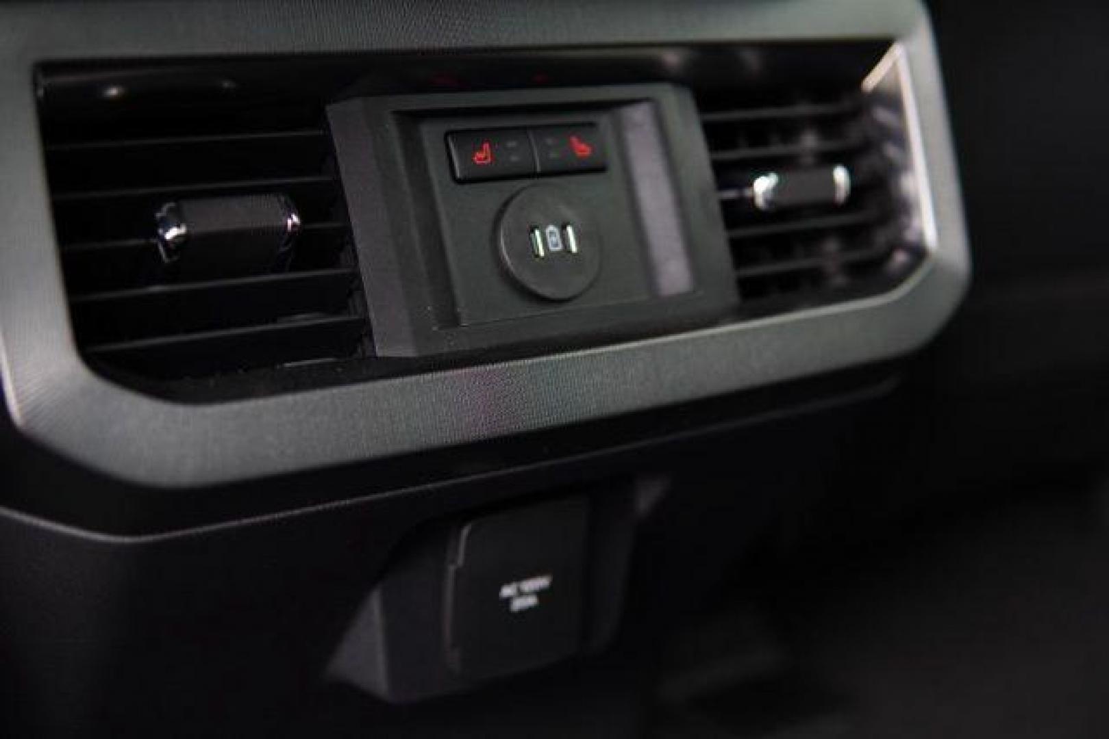 2025 Gray Metallic /Black Onyx/Platinum Blue Ford F-250SD Platinum (1FT8W2BM1SE) with an 6.7L High Output Power Stroke V8 Diesel engine, Automatic transmission, located at 1105 E Mulberry, Kaufman, TX, 75142, (972) 962-2151, 32.589550, -96.300926 - $6,298 off MSRP!<br><br>4WD.<br>Carbonized Gray Metallic 2025 Ford F-250SD 4D Crew Cab Platinum 4WD 10-Speed Automatic 6.7L High Output Power Stroke V8 Diesel - Photo#27