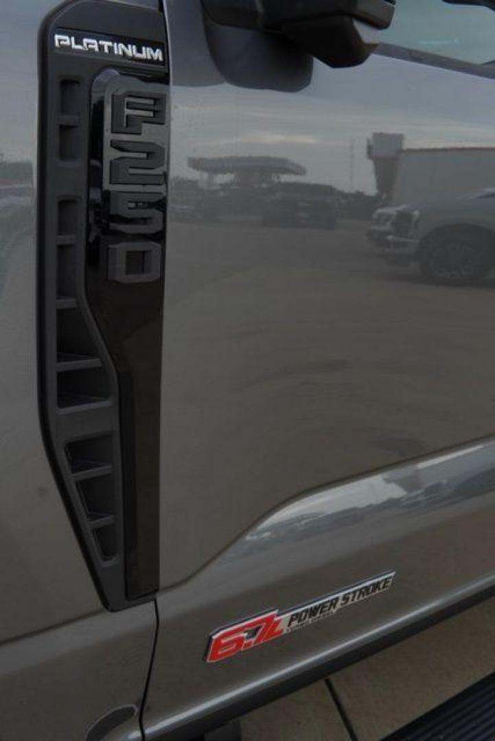 2025 Gray Metallic /Black Onyx/Platinum Blue Ford F-250SD Platinum (1FT8W2BM1SE) with an 6.7L High Output Power Stroke V8 Diesel engine, Automatic transmission, located at 1105 E Mulberry, Kaufman, TX, 75142, (972) 962-2151, 32.589550, -96.300926 - $6,298 off MSRP!<br><br>4WD.<br>Carbonized Gray Metallic 2025 Ford F-250SD 4D Crew Cab Platinum 4WD 10-Speed Automatic 6.7L High Output Power Stroke V8 Diesel - Photo#8