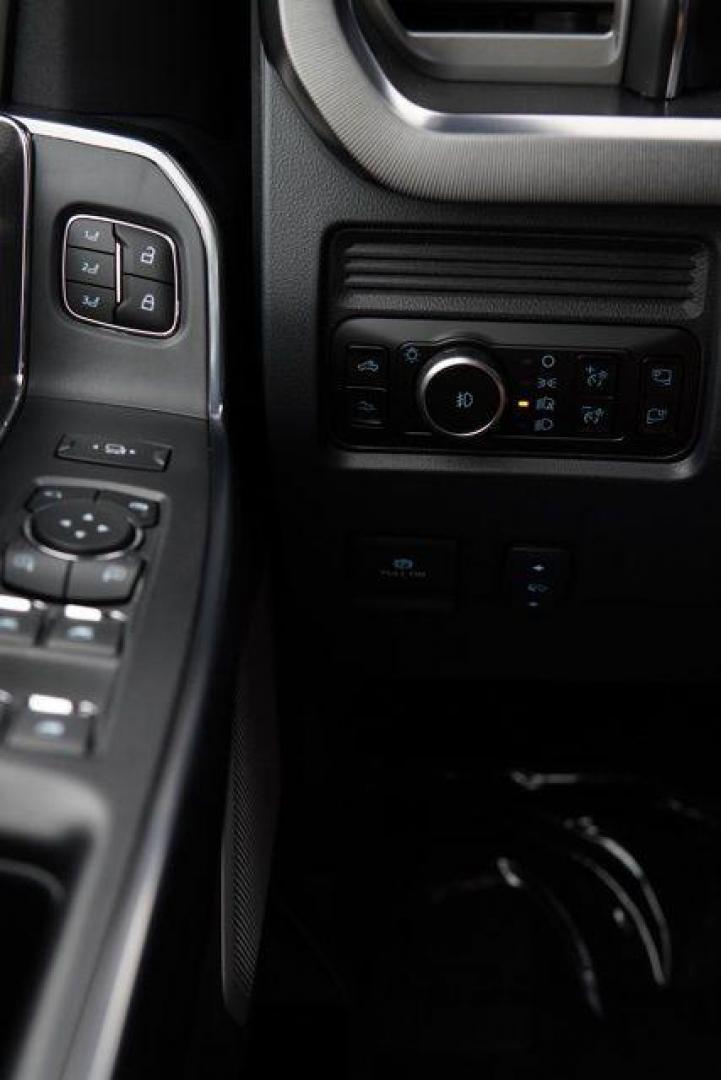 2025 Gray Metallic /Black Onyx/Platinum Blue Ford F-250SD Platinum (1FT8W2BM1SE) with an 6.7L High Output Power Stroke V8 Diesel engine, Automatic transmission, located at 1105 E Mulberry, Kaufman, TX, 75142, (972) 962-2151, 32.589550, -96.300926 - $6,298 off MSRP!<br><br>4WD.<br>Carbonized Gray Metallic 2025 Ford F-250SD 4D Crew Cab Platinum 4WD 10-Speed Automatic 6.7L High Output Power Stroke V8 Diesel - Photo#13