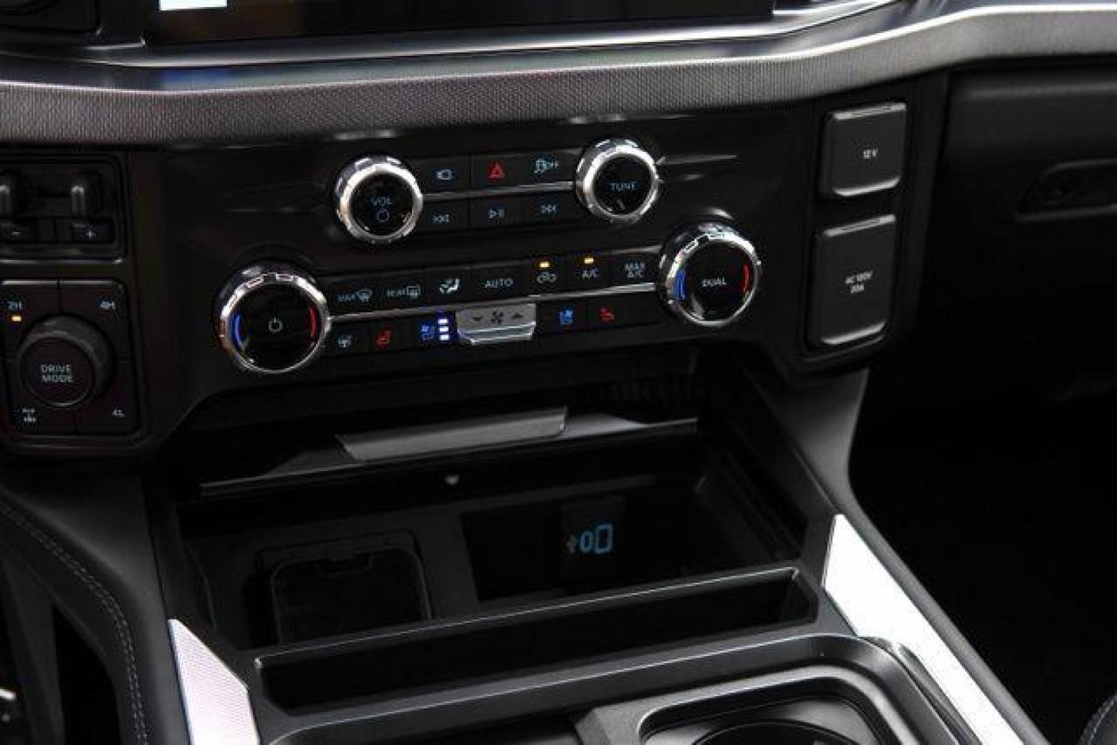 2025 Gray Metallic /Black Onyx/Platinum Blue Ford F-250SD Platinum (1FT8W2BM1SE) with an 6.7L High Output Power Stroke V8 Diesel engine, Automatic transmission, located at 1105 E Mulberry, Kaufman, TX, 75142, (972) 962-2151, 32.589550, -96.300926 - $6,298 off MSRP!<br><br>4WD.<br>Carbonized Gray Metallic 2025 Ford F-250SD 4D Crew Cab Platinum 4WD 10-Speed Automatic 6.7L High Output Power Stroke V8 Diesel - Photo#16