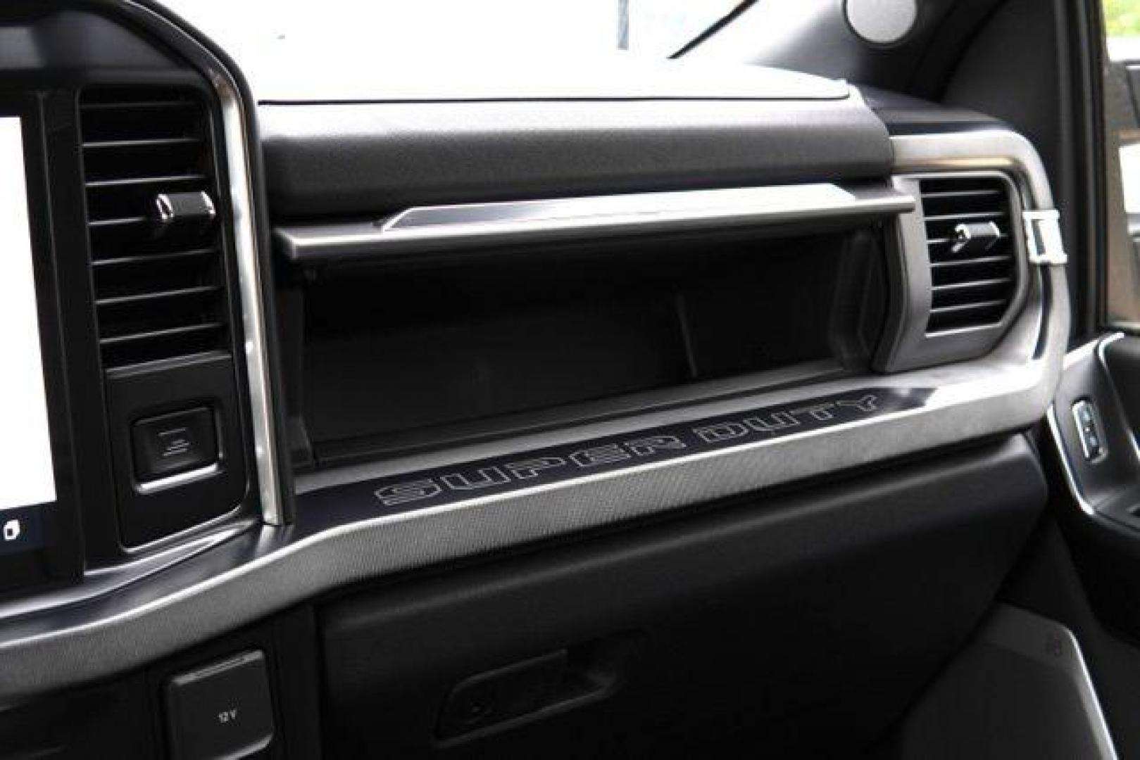 2025 Gray Metallic /Black Onyx/Platinum Blue Ford F-250SD Platinum (1FT8W2BM1SE) with an 6.7L High Output Power Stroke V8 Diesel engine, Automatic transmission, located at 1105 E Mulberry, Kaufman, TX, 75142, (972) 962-2151, 32.589550, -96.300926 - $6,298 off MSRP!<br><br>4WD.<br>Carbonized Gray Metallic 2025 Ford F-250SD 4D Crew Cab Platinum 4WD 10-Speed Automatic 6.7L High Output Power Stroke V8 Diesel - Photo#21