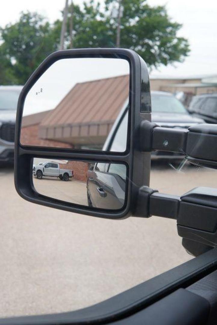 2025 Gray Metallic /Black Onyx/Platinum Blue Ford F-250SD Platinum (1FT8W2BM1SE) with an 6.7L High Output Power Stroke V8 Diesel engine, Automatic transmission, located at 1105 E Mulberry, Kaufman, TX, 75142, (972) 962-2151, 32.589550, -96.300926 - $6,298 off MSRP!<br><br>4WD.<br>Carbonized Gray Metallic 2025 Ford F-250SD 4D Crew Cab Platinum 4WD 10-Speed Automatic 6.7L High Output Power Stroke V8 Diesel - Photo#22