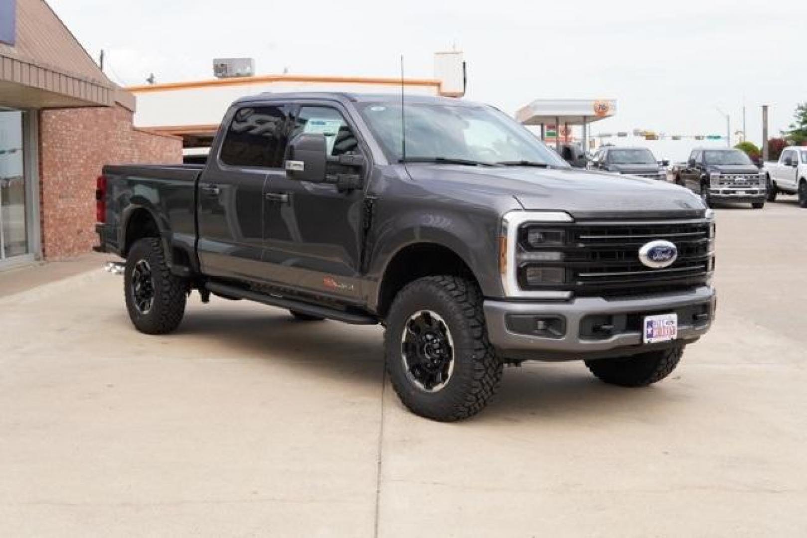 2025 Carbonized Gray Metallic /Black Onyx Ford F-250SD (1FT8W2BMXSE) with an 6.7L High Output Power Stroke V8 Diesel engine, Automatic transmission, located at 1105 E Mulberry, Kaufman, TX, 75142, (972) 962-2151, 32.589550, -96.300926 - Photo#6