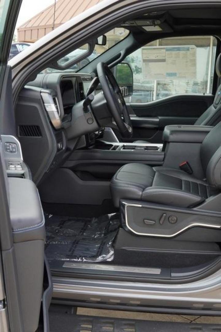 2025 Carbonized Gray Metallic /Black Onyx Ford F-250SD (1FT8W2BMXSE) with an 6.7L High Output Power Stroke V8 Diesel engine, Automatic transmission, located at 1105 E Mulberry, Kaufman, TX, 75142, (972) 962-2151, 32.589550, -96.300926 - Photo#10