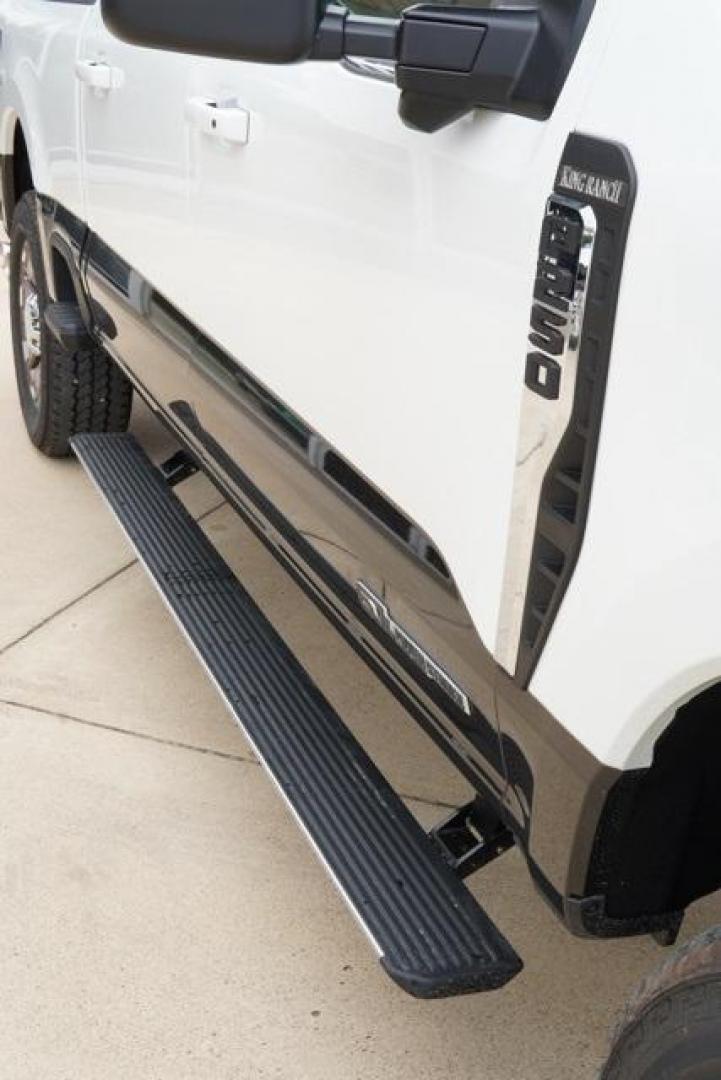 2025 Star White Metallic Tri-Coat /40 Console 40 Seat Ford F-250SD King Ranch (1FT8W2BT6SE) with an Power Stroke 6.7L V8 DI 32V OHV Turbodiesel engine, Automatic transmission, located at 1105 E Mulberry, Kaufman, TX, 75142, (972) 962-2151, 32.589550, -96.300926 - Star White Metallic Tri-Coat 2025 Ford F-250SD 4D Crew Cab King Ranch 4WD 10-Speed Automatic Power Stroke 6.7L V8 DI 32V OHV Turbodiesel 4WD.<br><br>Recent Arrival!<br><br><br>Please call Paul Murrey Ford Inc. In Kaufman Texas A Family Dealership Since 1952 Serving the Dallas Fort Worth and East Tex - Photo#5