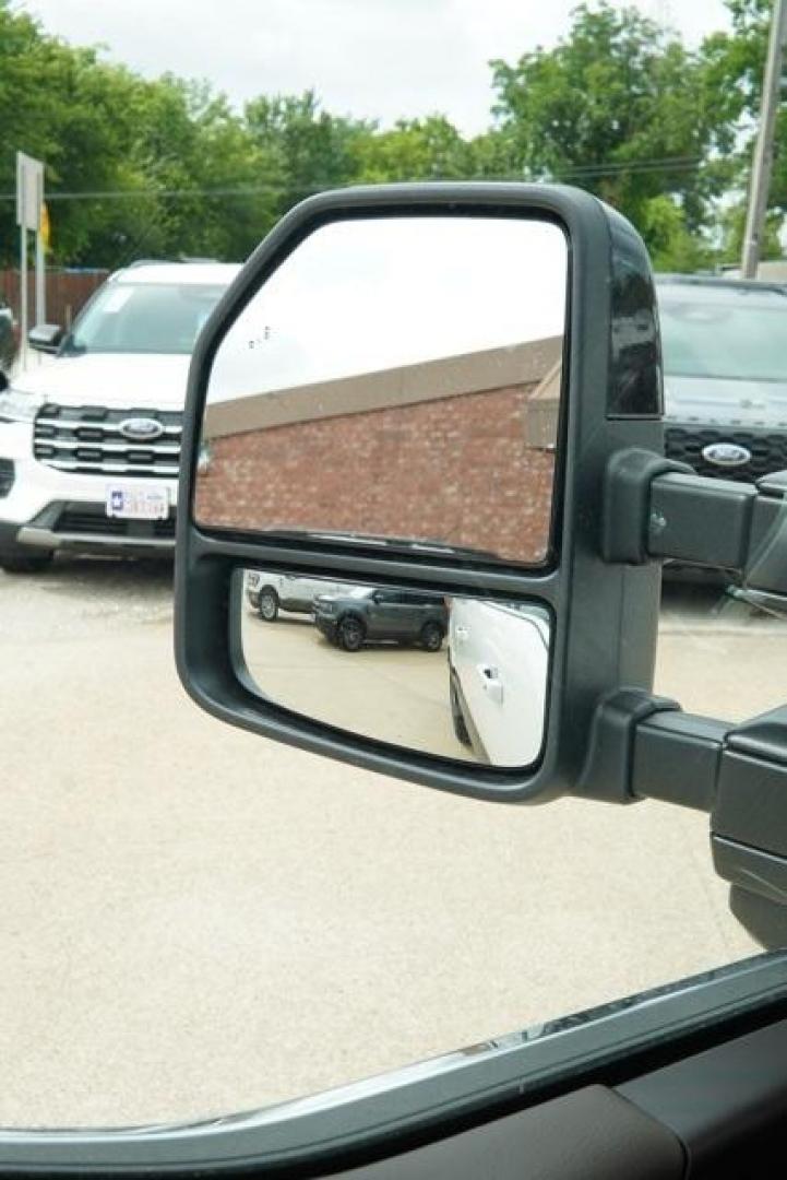 2025 Star White Metallic Tri-Coat /40 Console 40 Seat Ford F-250SD King Ranch (1FT8W2BT6SE) with an Power Stroke 6.7L V8 DI 32V OHV Turbodiesel engine, Automatic transmission, located at 1105 E Mulberry, Kaufman, TX, 75142, (972) 962-2151, 32.589550, -96.300926 - Star White Metallic Tri-Coat 2025 Ford F-250SD 4D Crew Cab King Ranch 4WD 10-Speed Automatic Power Stroke 6.7L V8 DI 32V OHV Turbodiesel 4WD.<br><br>Recent Arrival!<br><br><br>Please call Paul Murrey Ford Inc. In Kaufman Texas A Family Dealership Since 1952 Serving the Dallas Fort Worth and East Tex - Photo#24