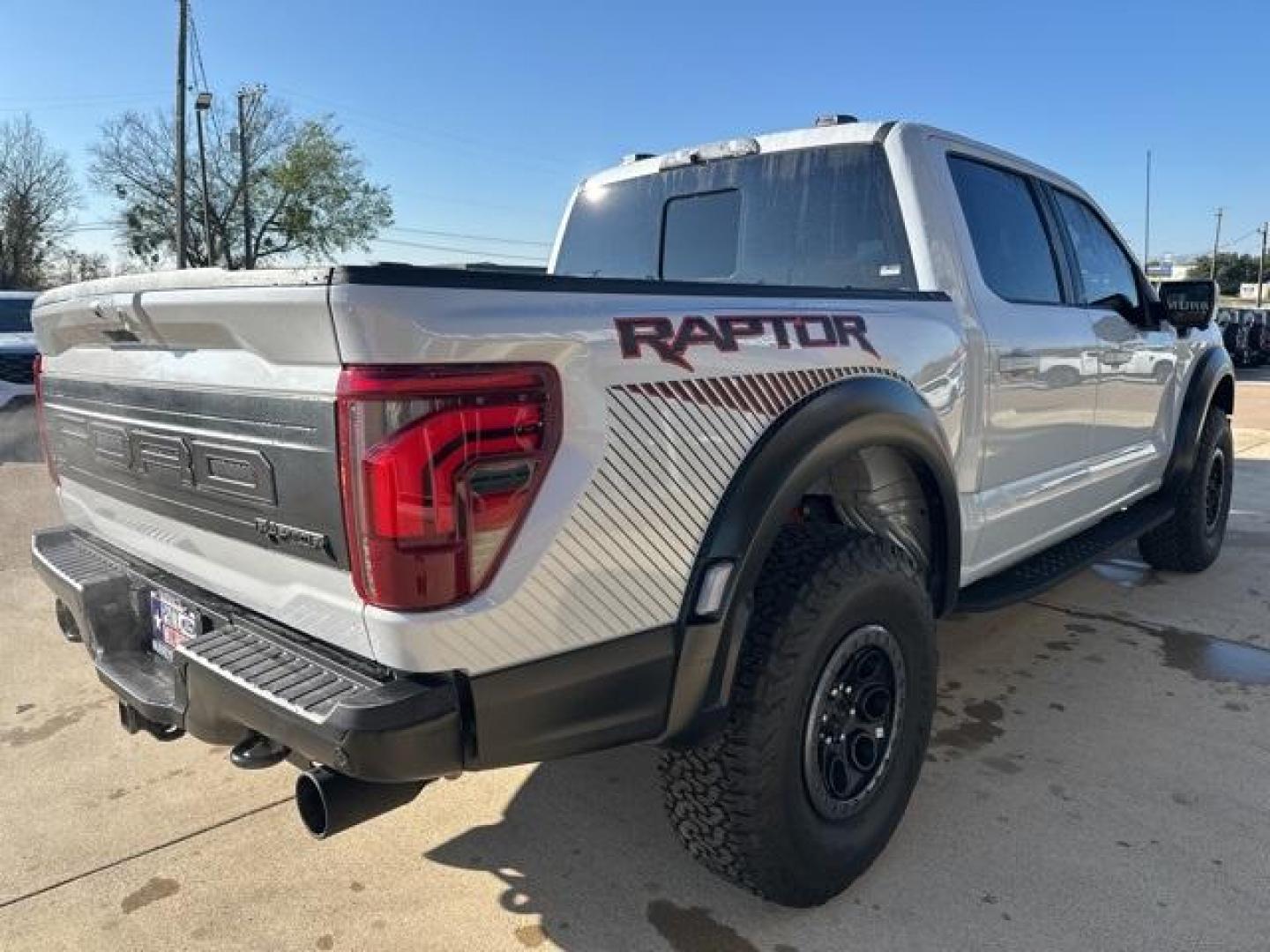 2025 White Metallic /Black Ford F-150 Raptor (1FTFW1RG7SF) with an 3.5L V6 EcoBoost engine, Automatic transmission, located at 1105 E Mulberry, Kaufman, TX, 75142, (972) 962-2151, 32.589550, -96.300926 - White Metallic 2025 Ford F-150 4D SuperCrew Raptor 4WD 10-Speed Automatic 3.5L V6 EcoBoost 4WD.<br><br><br>Recent Arrival! Odometer is 2448 miles below market average!<br><br><br>Please call Paul Murrey Ford Inc. In Kaufman Texas A Family Dealership Since 1952 Serving the Dallas Fort Worth and East - Photo#4