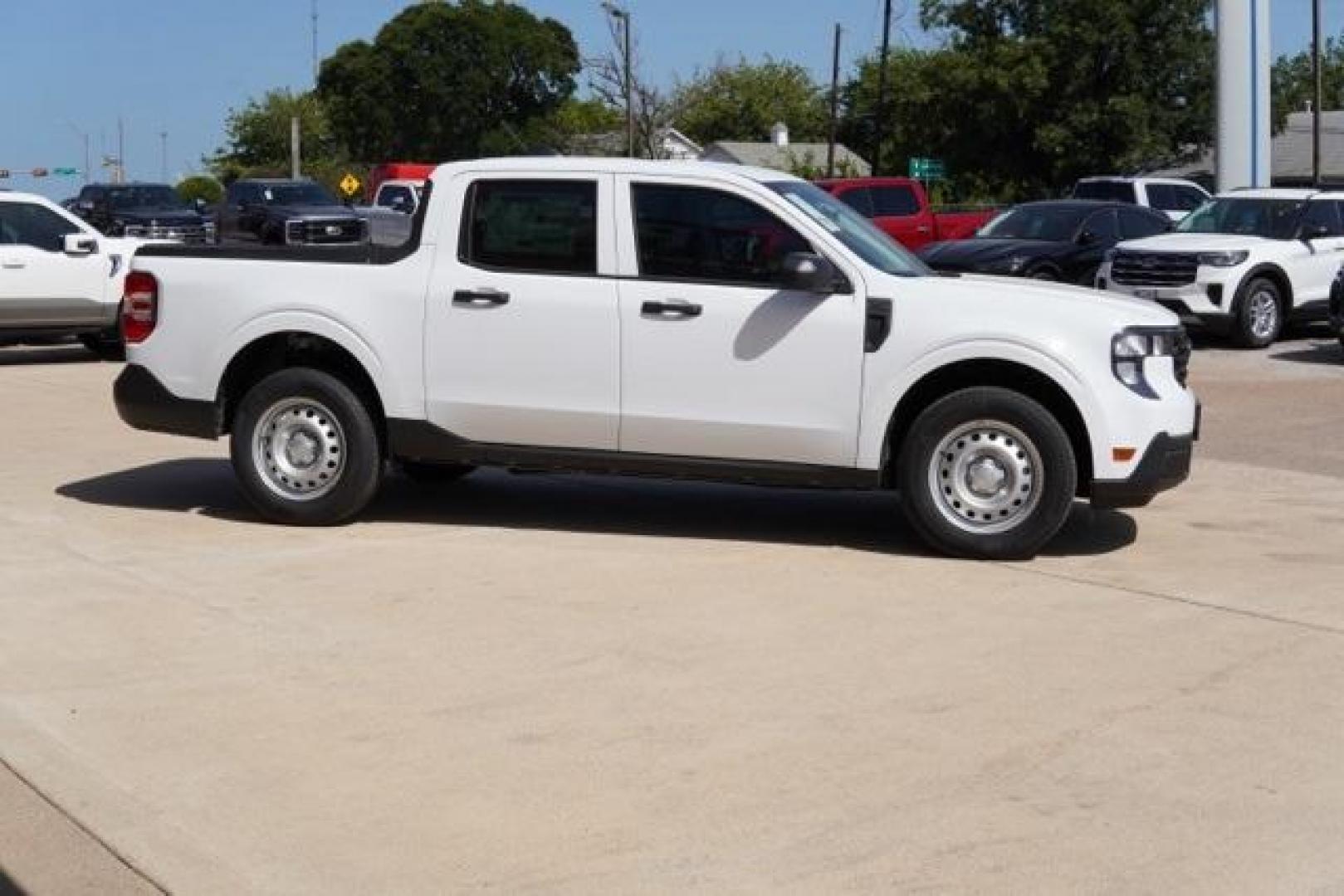 2025 Oxford White /Ebony Ford Maverick XL (3FTTW8BAXSR) with an EcoBoost 2.0L I4 GTDi DOHC Turbocharged VCT engine, CVT transmission, located at 1105 E Mulberry, Kaufman, TX, 75142, (972) 962-2151, 32.589550, -96.300926 - Photo#5