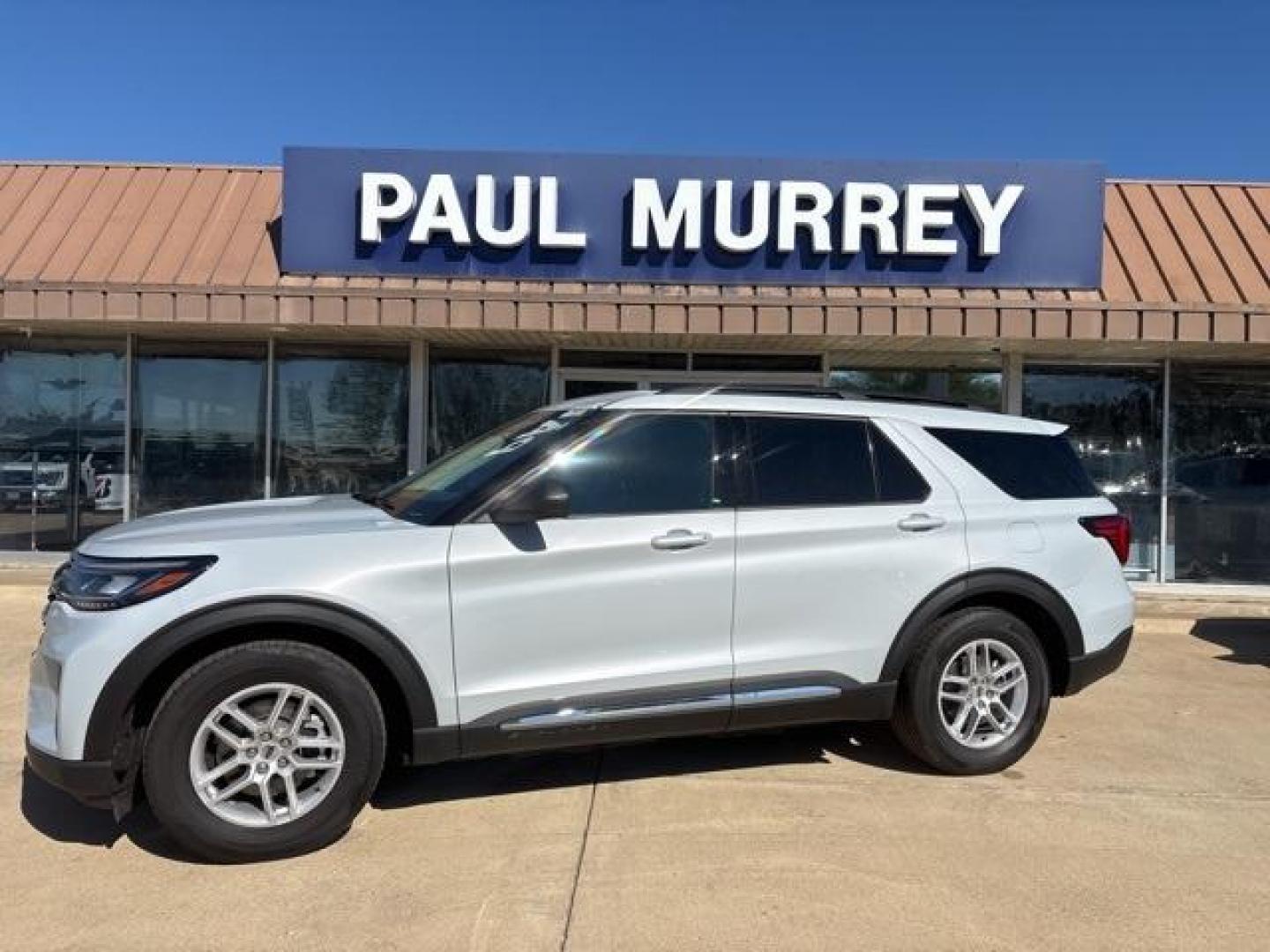 2025 White Metallic /Dark Gray/Onyx Ford Explorer Active (1FMUK7DH1SG) with an 2.3L EcoBoost I-4 engine, Automatic transmission, located at 1105 E Mulberry, Kaufman, TX, 75142, (972) 962-2151, 32.589550, -96.300926 - Space White Metallic 2025 Ford Explorer 4D Sport Utility Active RWD 10-Speed Automatic 2.3L EcoBoost I-4<br><br>20/29 City/Highway MPG<br><br><br>Please call Paul Murrey Ford Inc. In Kaufman Texas A Family Dealership Since 1952 Serving the Dallas Fort Worth and East Texas areas for over 70 years. Pl - Photo#0