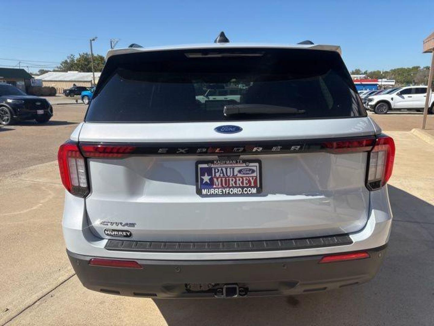 2025 White Metallic /Dark Gray/Onyx Ford Explorer Active (1FMUK7DH1SG) with an 2.3L EcoBoost I-4 engine, Automatic transmission, located at 1105 E Mulberry, Kaufman, TX, 75142, (972) 962-2151, 32.589550, -96.300926 - $7,455 off MSRP! Priced below KBB Fair Purchase Price!<br><br><br>Space White Metallic 2025 Ford Explorer 4D Sport Utility Active RWD 10-Speed Automatic 2.3L EcoBoost I-4 20/29 City/Highway MPG<br><br>20/29 City/Highway MPG Price includes: $6000 - Model Year Closeout Bonus Cash - Explorer. Exp. 03/3 - Photo#4