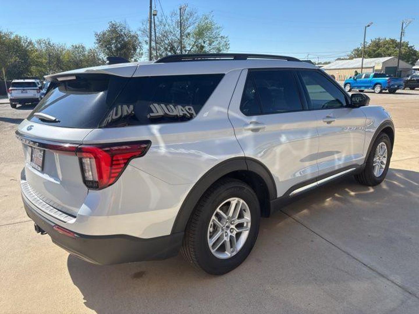 2025 White Metallic /Dark Gray/Onyx Ford Explorer Active (1FMUK7DH1SG) with an 2.3L EcoBoost I-4 engine, Automatic transmission, located at 1105 E Mulberry, Kaufman, TX, 75142, (972) 962-2151, 32.589550, -96.300926 - $7,455 off MSRP! Priced below KBB Fair Purchase Price!<br><br><br>Space White Metallic 2025 Ford Explorer 4D Sport Utility Active RWD 10-Speed Automatic 2.3L EcoBoost I-4 20/29 City/Highway MPG<br><br>20/29 City/Highway MPG Price includes: $6000 - Model Year Closeout Bonus Cash - Explorer. Exp. 03/3 - Photo#5