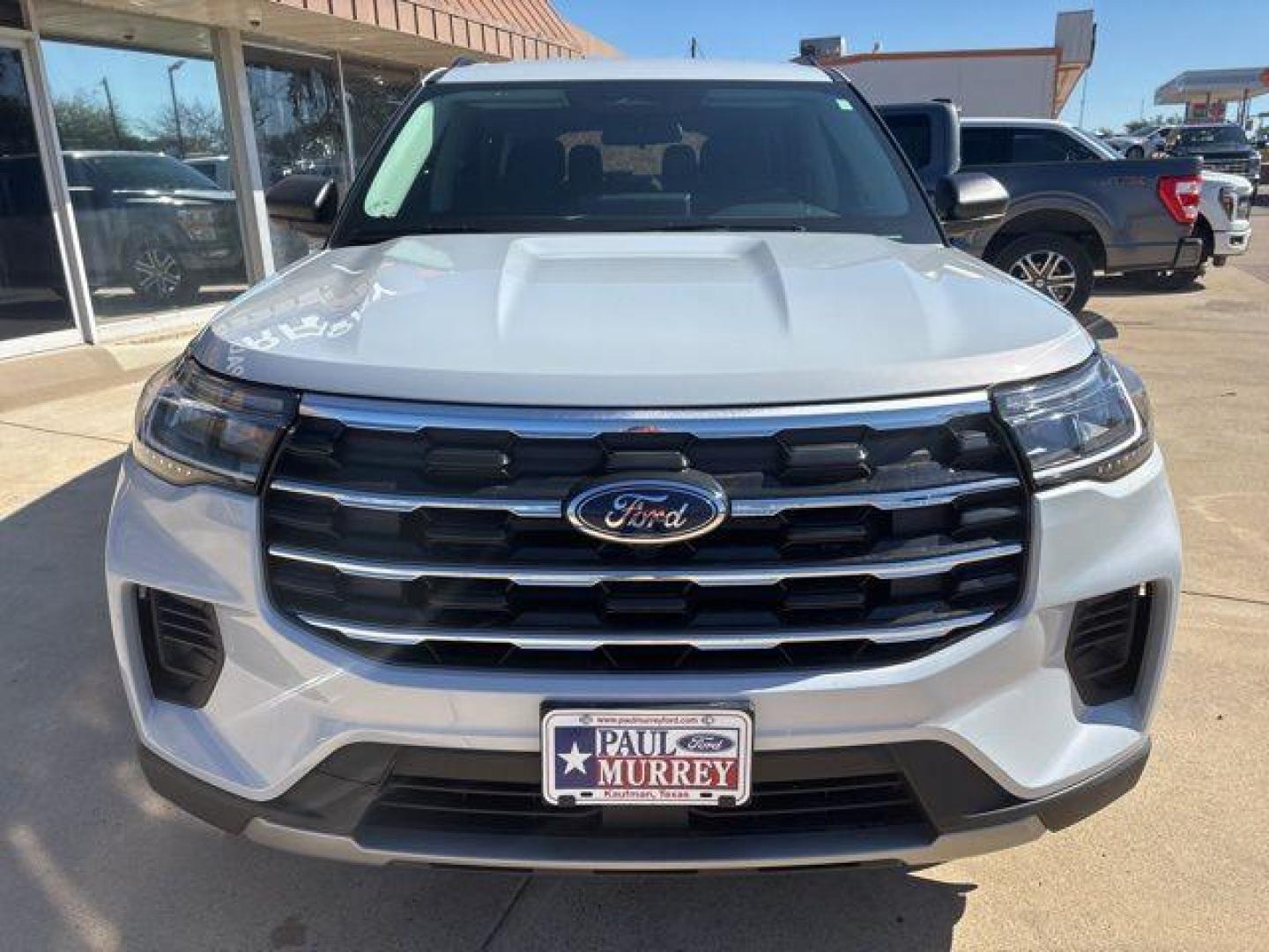 2025 White Metallic /Dark Gray/Onyx Ford Explorer Active (1FMUK7DH1SG) with an 2.3L EcoBoost I-4 engine, Automatic transmission, located at 1105 E Mulberry, Kaufman, TX, 75142, (972) 962-2151, 32.589550, -96.300926 - $7,455 off MSRP! Priced below KBB Fair Purchase Price!<br><br><br>Space White Metallic 2025 Ford Explorer 4D Sport Utility Active RWD 10-Speed Automatic 2.3L EcoBoost I-4 20/29 City/Highway MPG<br><br>20/29 City/Highway MPG Price includes: $6000 - Model Year Closeout Bonus Cash - Explorer. Exp. 03/3 - Photo#7