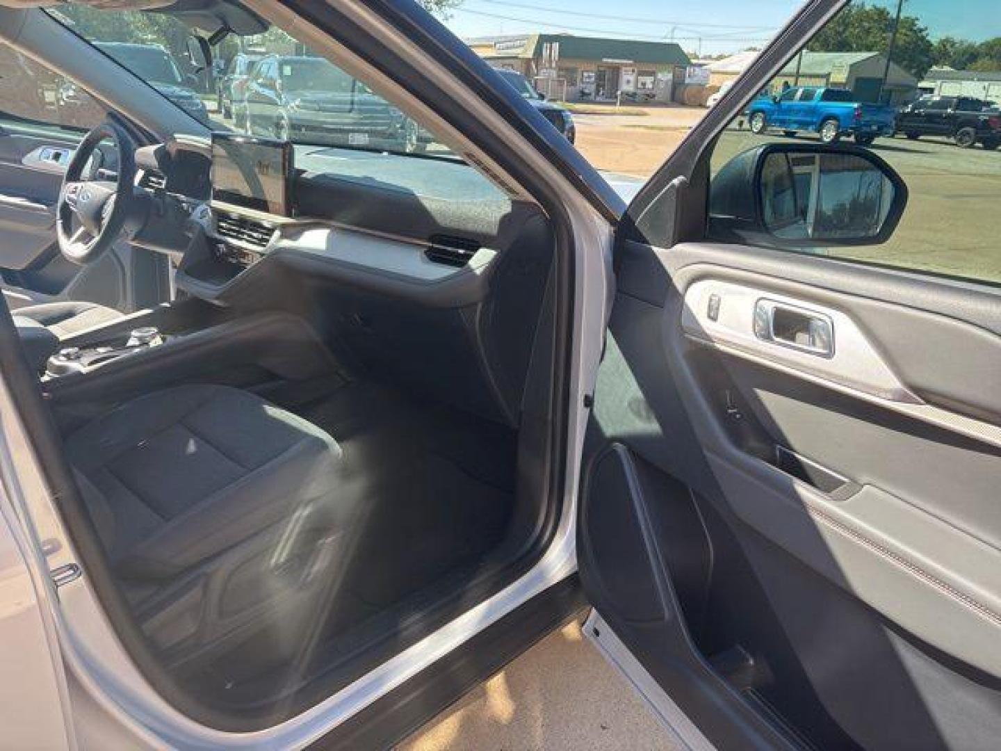 2025 White Metallic /Dark Gray/Onyx Ford Explorer Active (1FMUK7DH1SG) with an 2.3L EcoBoost I-4 engine, Automatic transmission, located at 1105 E Mulberry, Kaufman, TX, 75142, (972) 962-2151, 32.589550, -96.300926 - $7,455 off MSRP! Priced below KBB Fair Purchase Price!<br><br><br>Space White Metallic 2025 Ford Explorer 4D Sport Utility Active RWD 10-Speed Automatic 2.3L EcoBoost I-4 20/29 City/Highway MPG<br><br>20/29 City/Highway MPG Price includes: $6000 - Model Year Closeout Bonus Cash - Explorer. Exp. 03/3 - Photo#16