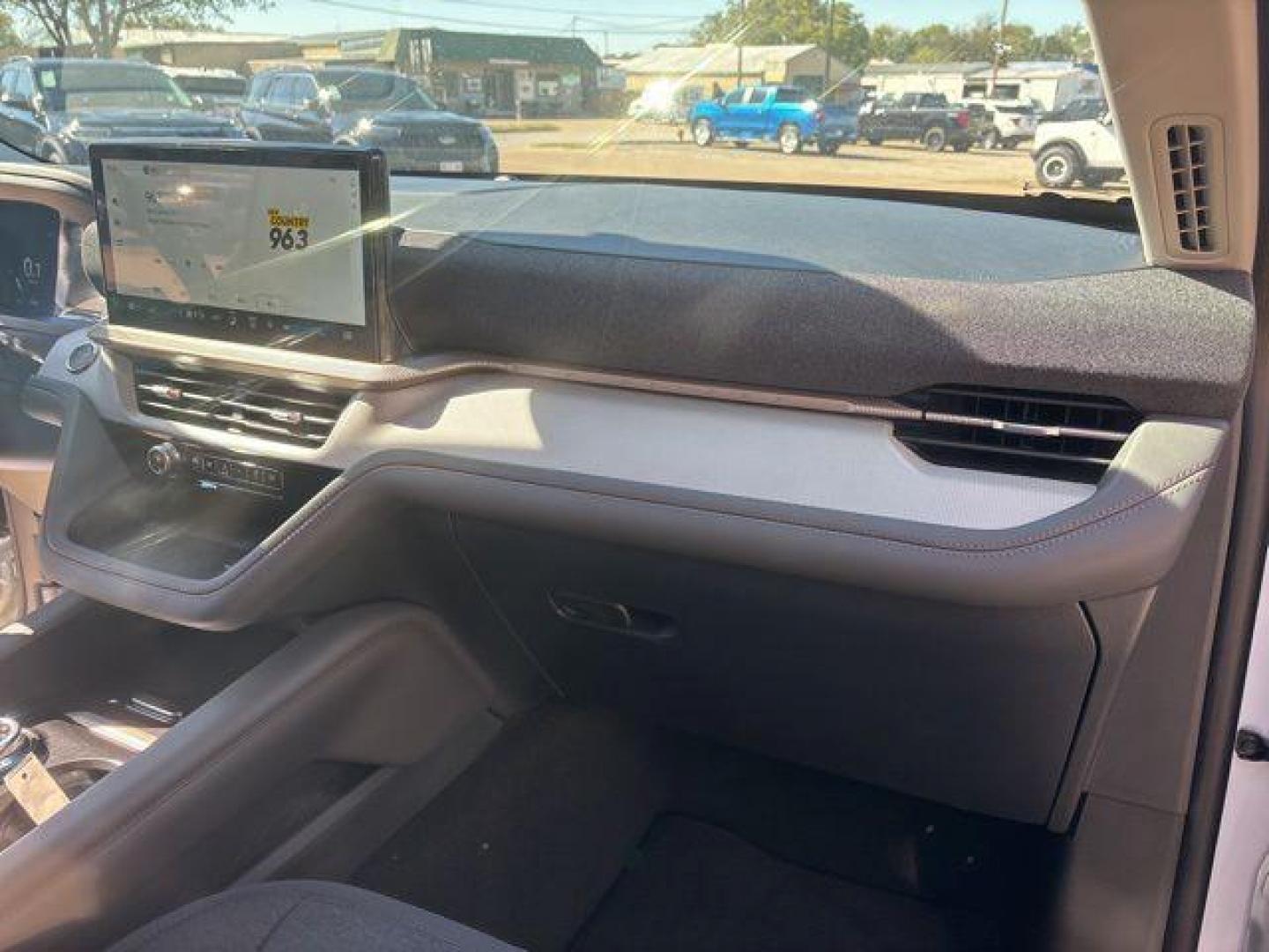 2025 White Metallic /Dark Gray/Onyx Ford Explorer Active (1FMUK7DH1SG) with an 2.3L EcoBoost I-4 engine, Automatic transmission, located at 1105 E Mulberry, Kaufman, TX, 75142, (972) 962-2151, 32.589550, -96.300926 - $7,455 off MSRP! Priced below KBB Fair Purchase Price!<br><br><br>Space White Metallic 2025 Ford Explorer 4D Sport Utility Active RWD 10-Speed Automatic 2.3L EcoBoost I-4 20/29 City/Highway MPG<br><br>20/29 City/Highway MPG Price includes: $6000 - Model Year Closeout Bonus Cash - Explorer. Exp. 03/3 - Photo#18